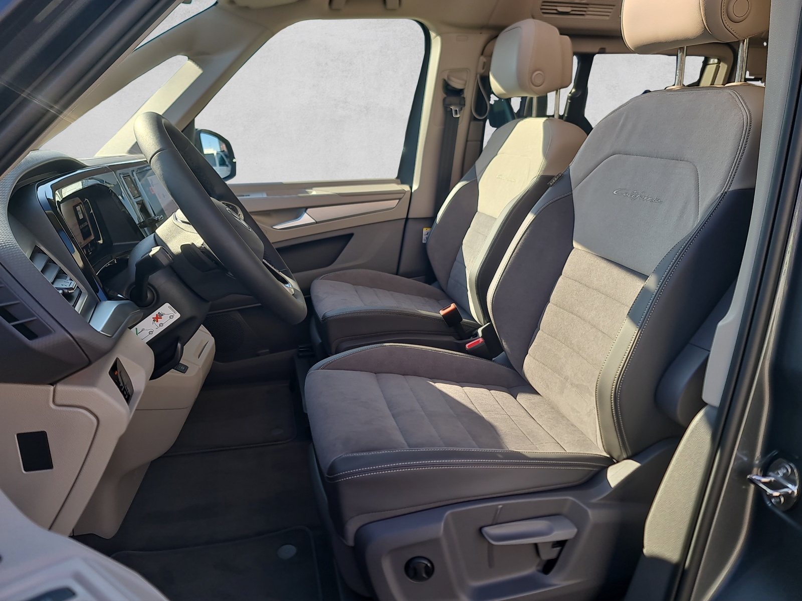 VW California eHybrid Ocean 4Motion-image-11