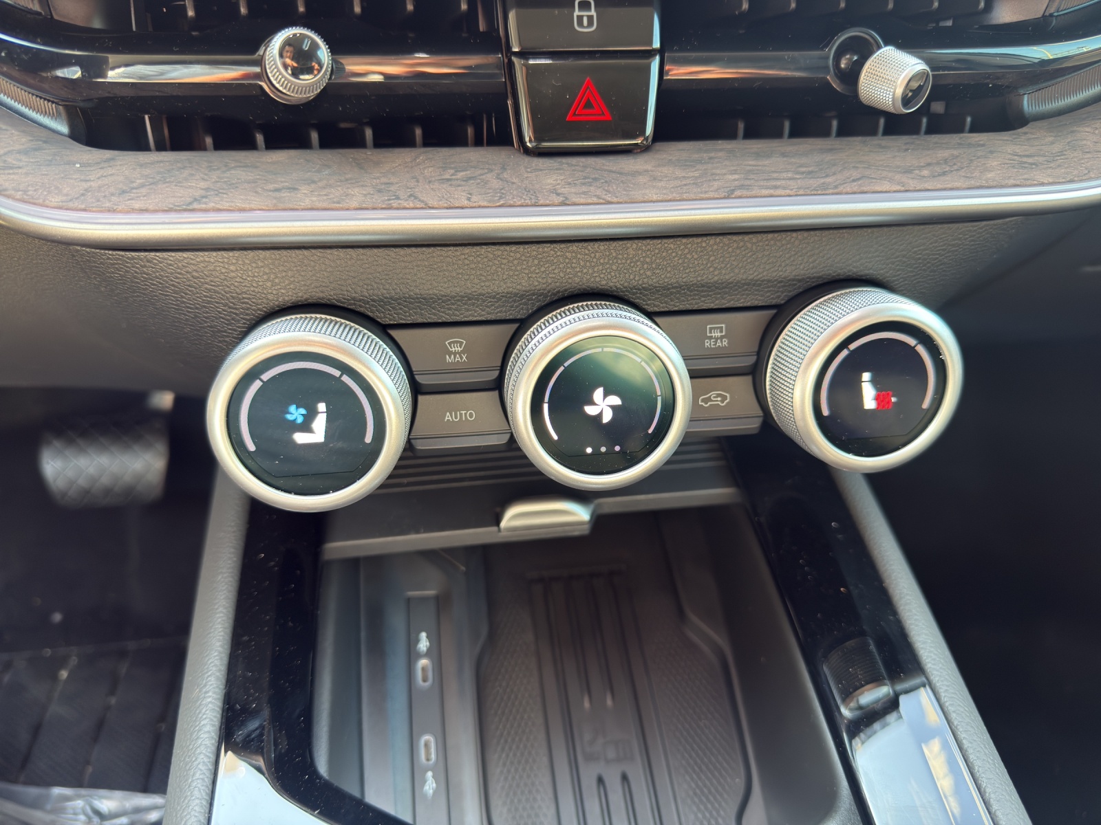 SKODA Superb Combi 2.0 TDi L&K 4x4 DSG-image-15