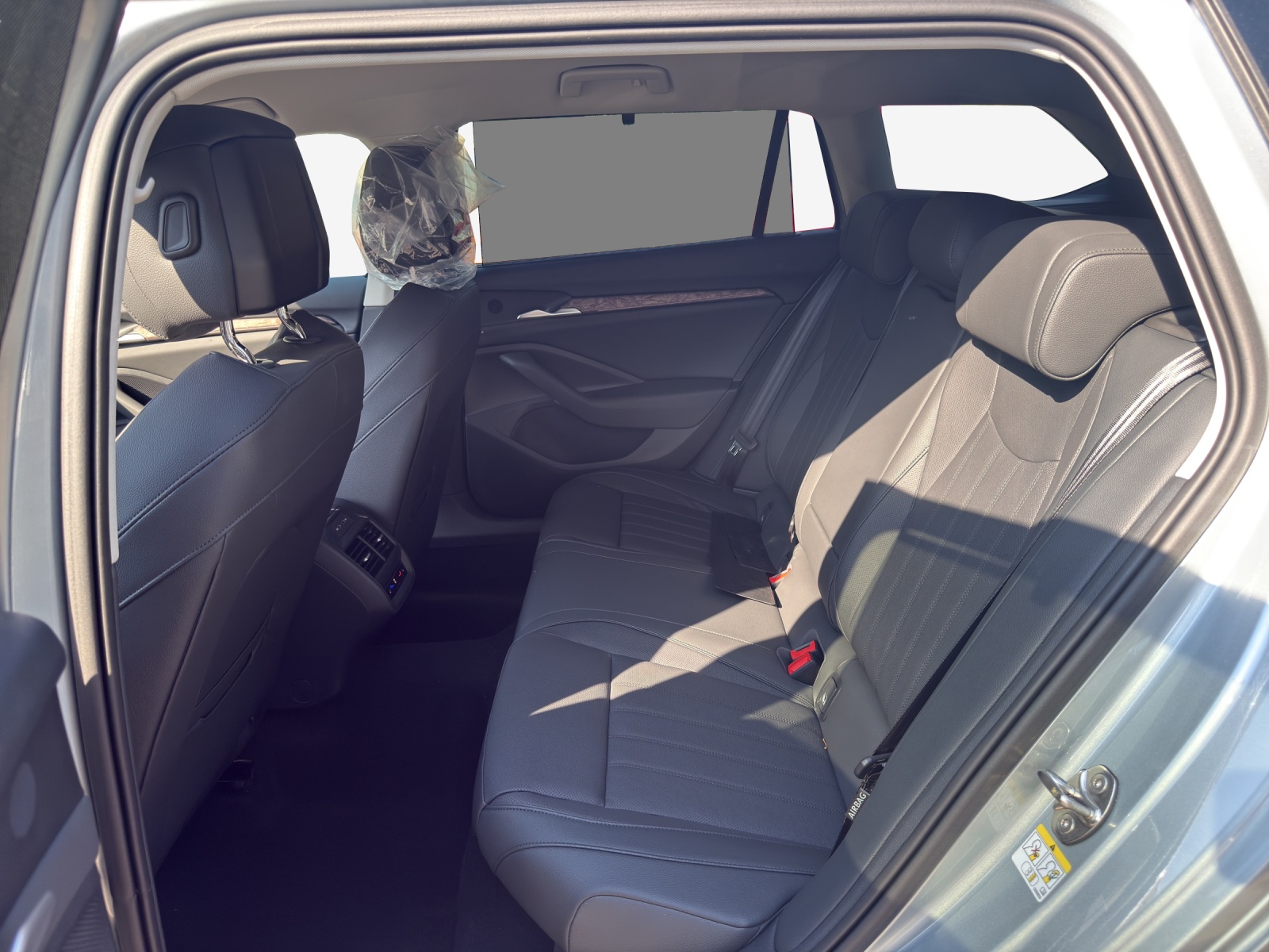 SKODA Superb Combi 2.0 TDi L&K 4x4 DSG-image-11
