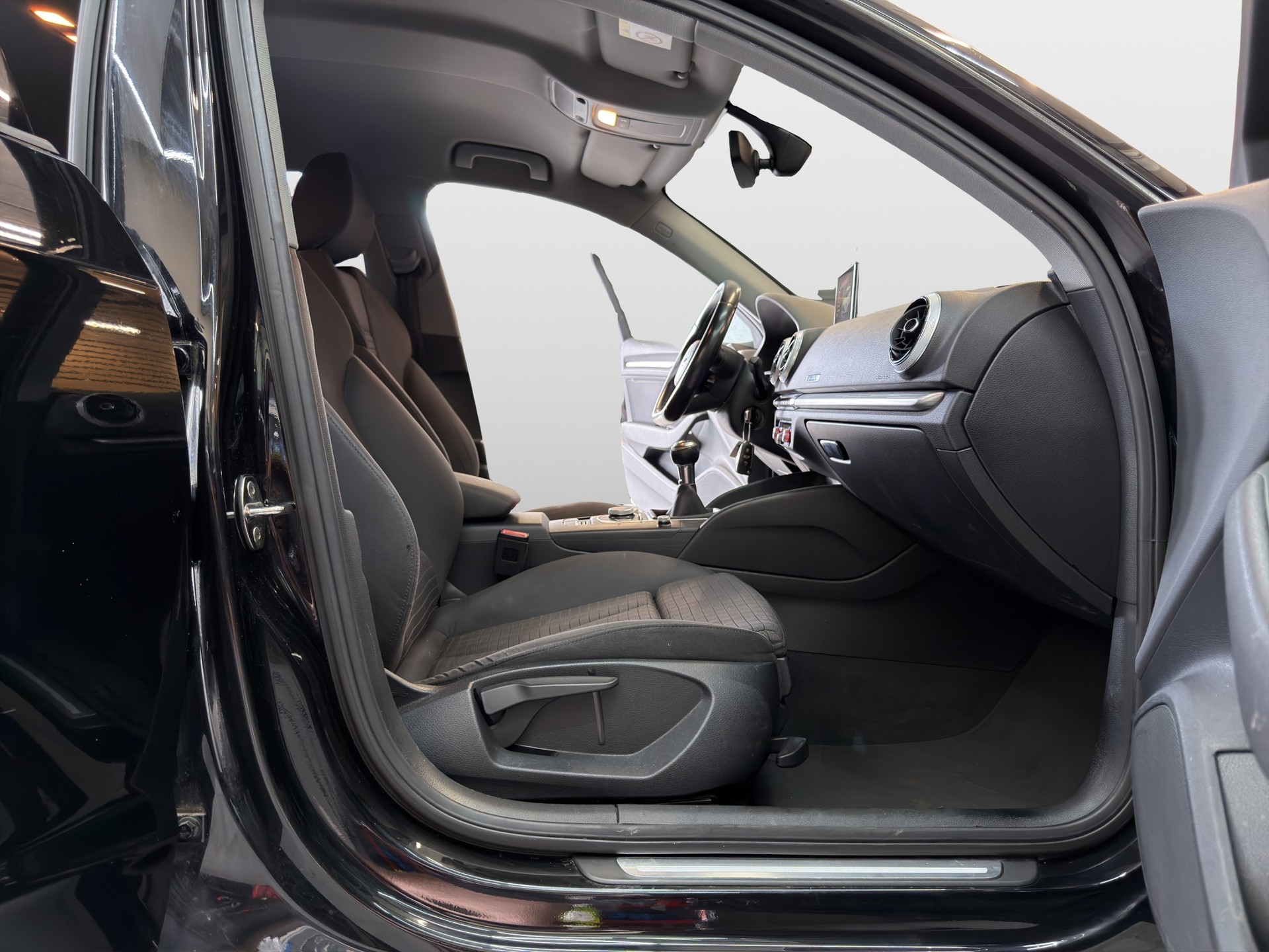 AUDI A3 Sportback 2.0 TDI Sport quattro-image-11