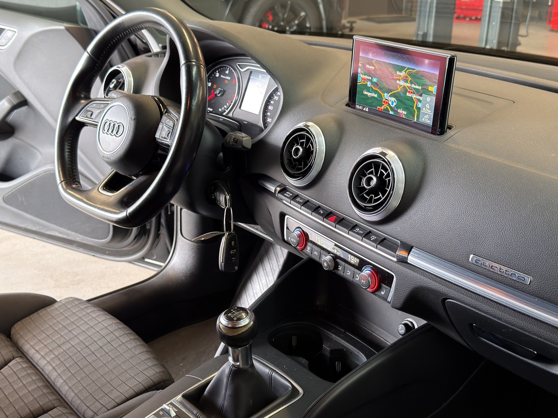 AUDI A3 Sportback 2.0 TDI Sport quattro-image-9