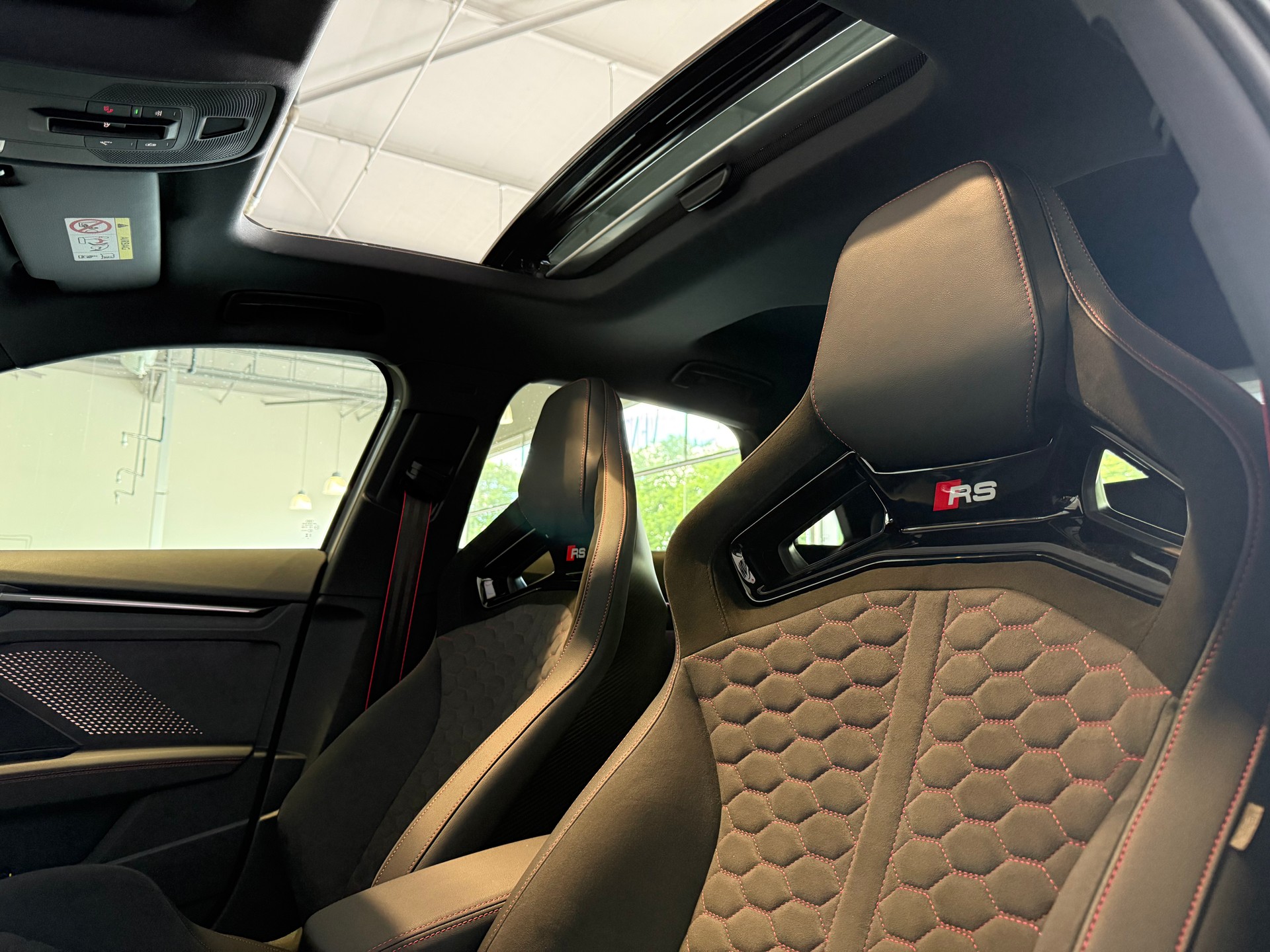 AUDI RS3 Sportback 2.5 TSI quattro S-tronic-image-18