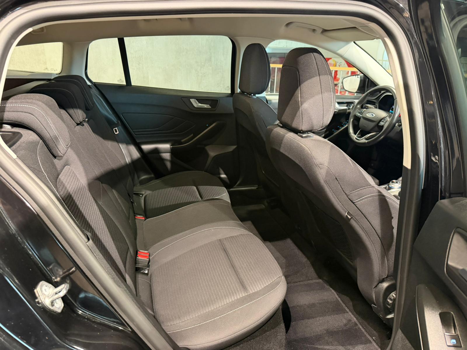 FORD Focus 1.5 TDCi Titanium Automatic (CH)-image-13
