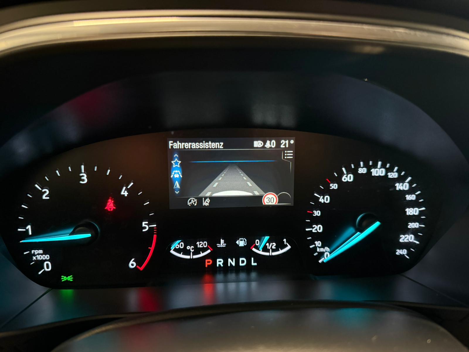 FORD Focus 1.5 TDCi Titanium Automatic (CH)-image-19