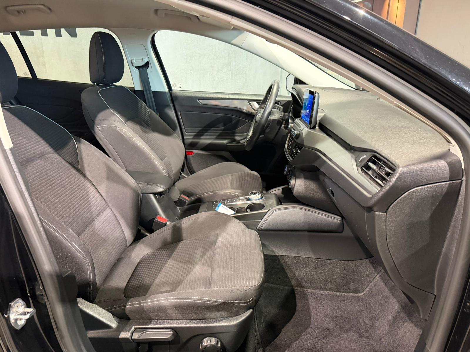 FORD Focus 1.5 TDCi Titanium Automatic (CH)-image-15