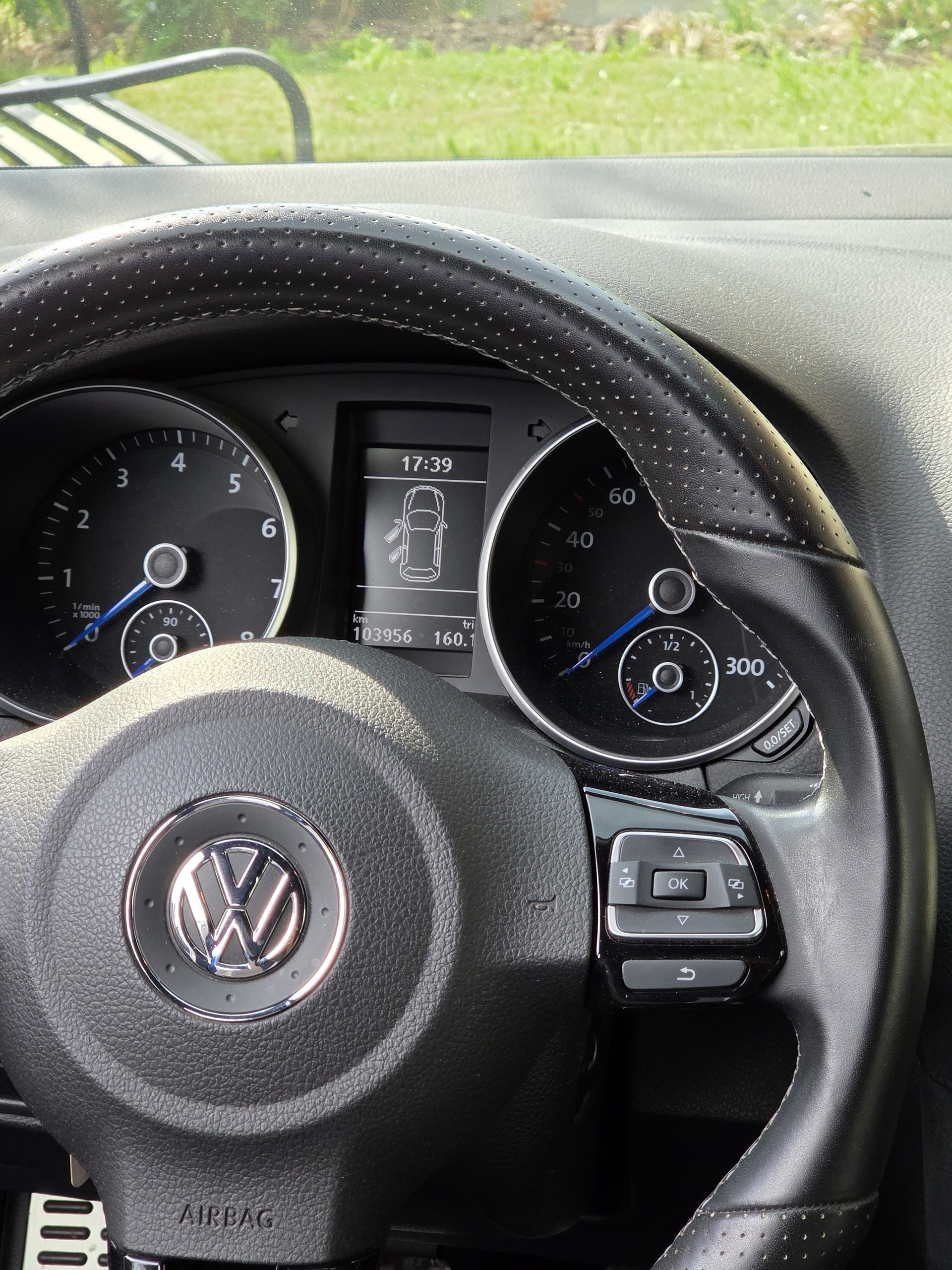 VW Golf 2.0 TSI R Team 4Motion-image-7