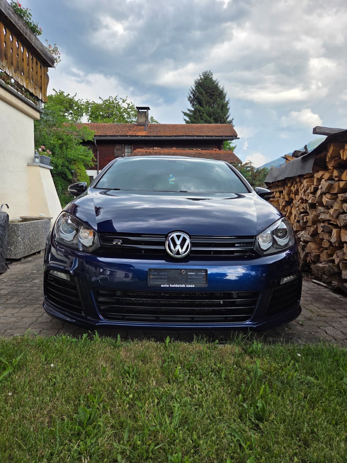 VW Golf 2.0 TSI R Team 4Motion-image-0