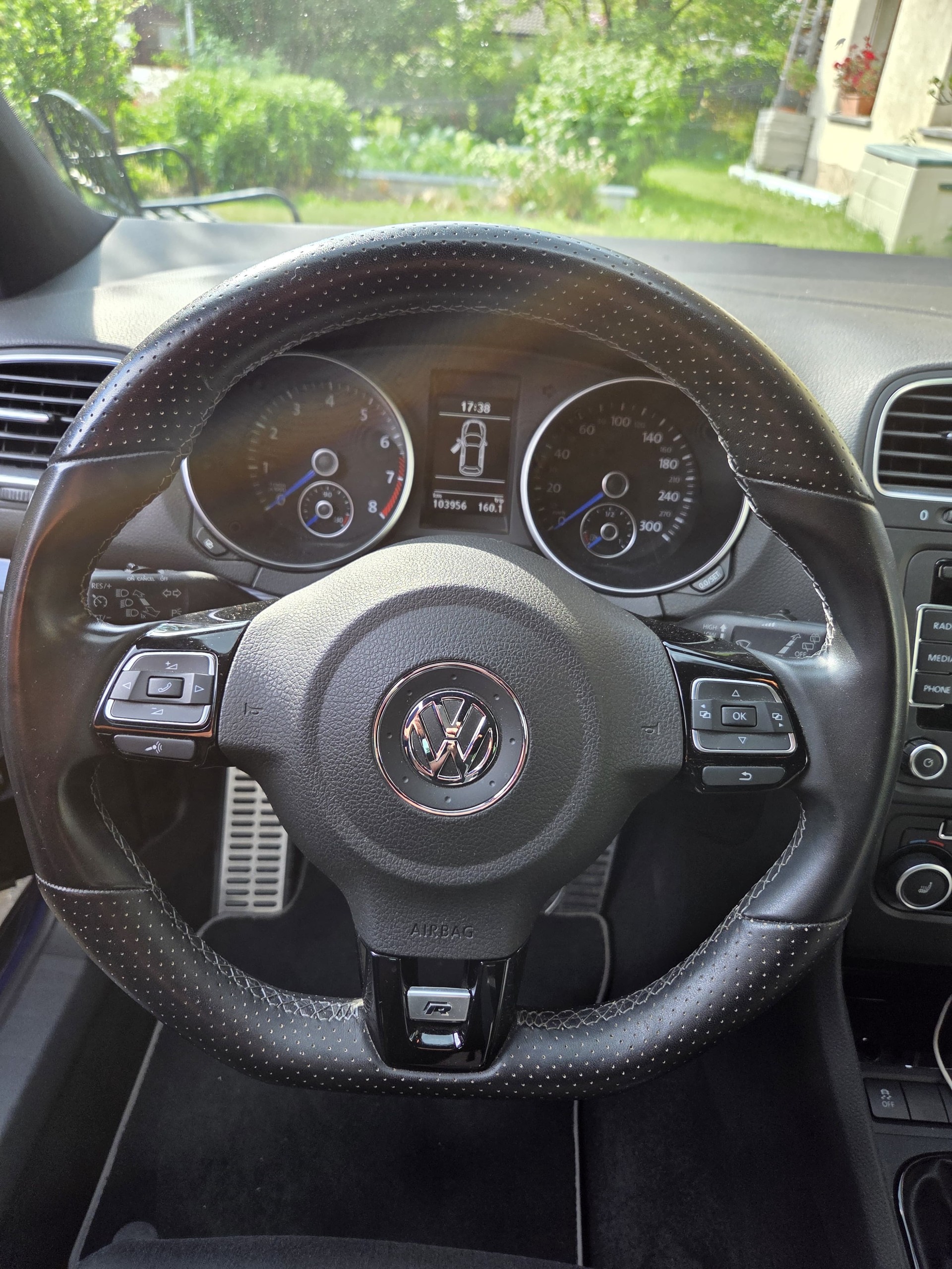 VW Golf 2.0 TSI R Team 4Motion-image-8