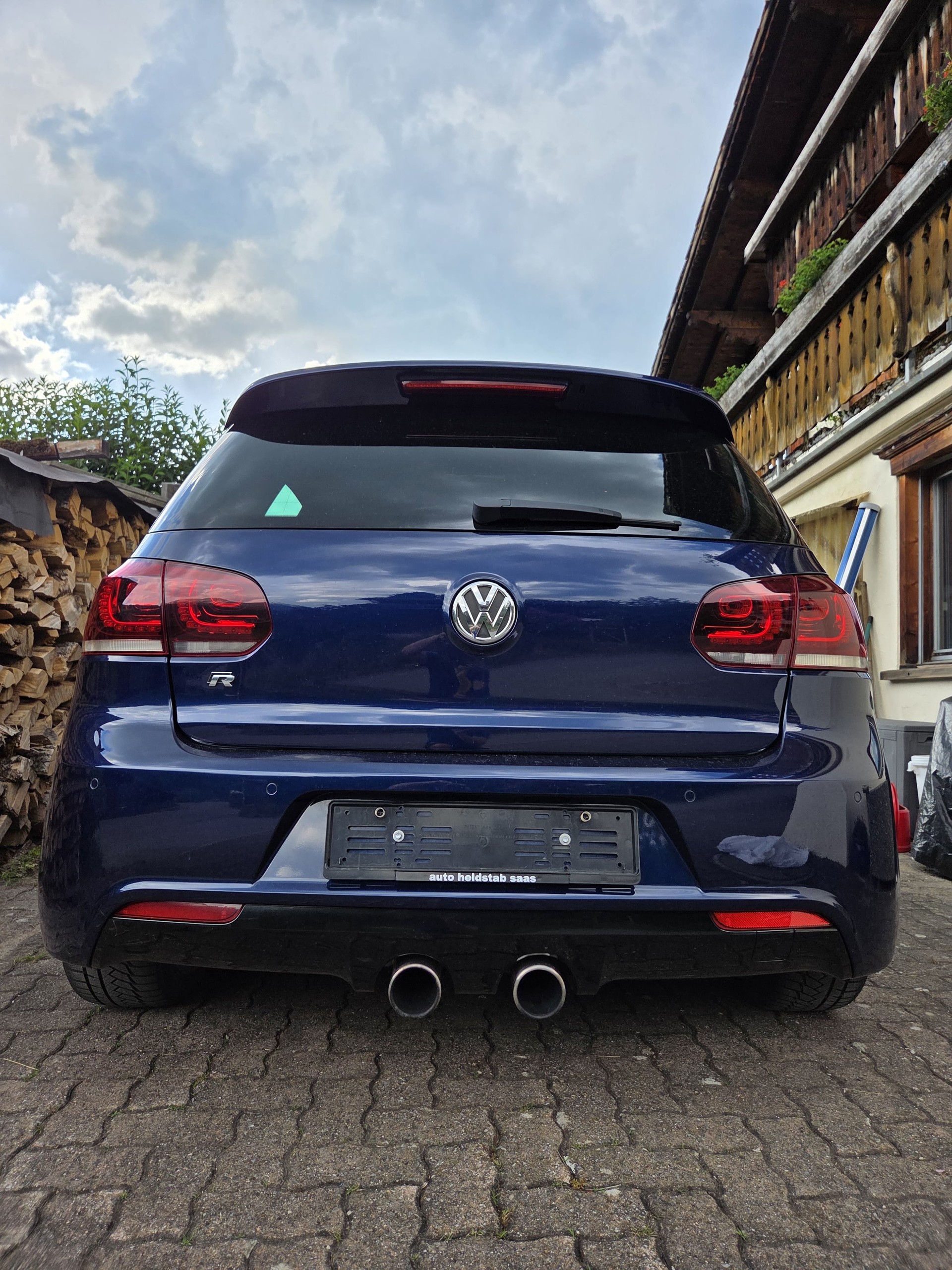 VW Golf 2.0 TSI R Team 4Motion-image-3