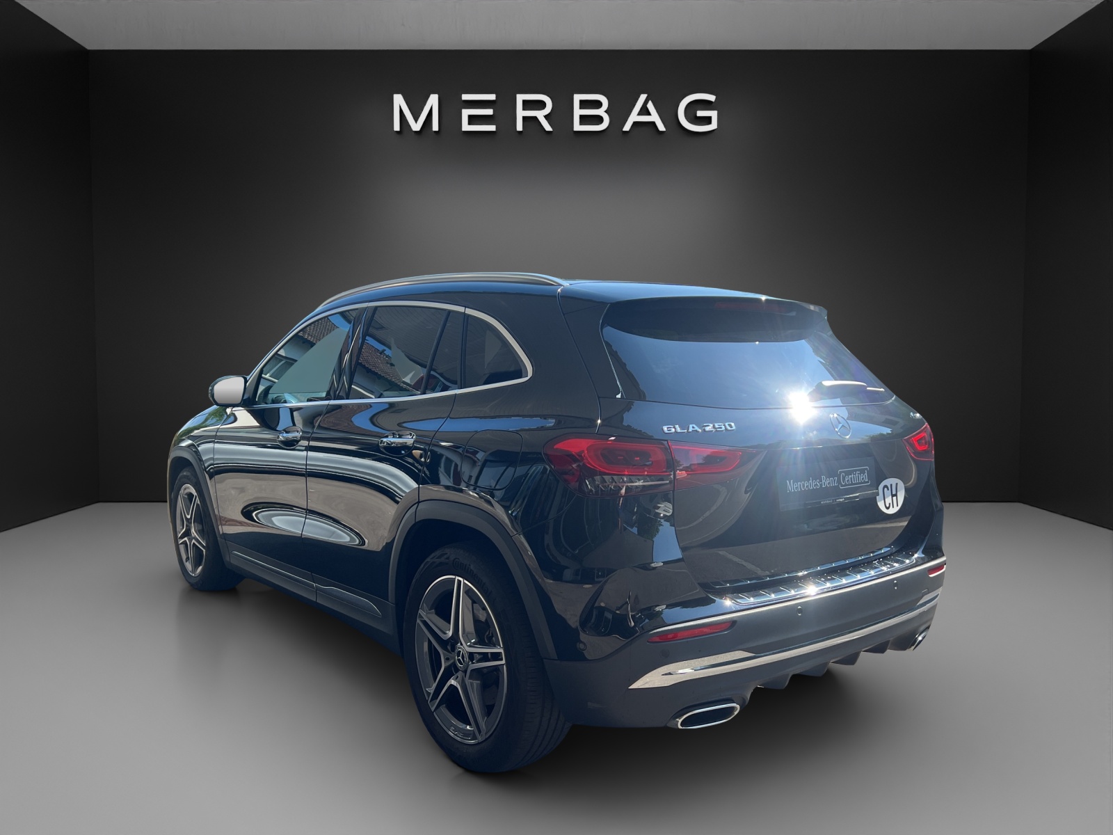 MERCEDES-BENZ GLA 250 4Matic AMG Line 8G-DCT-image-4