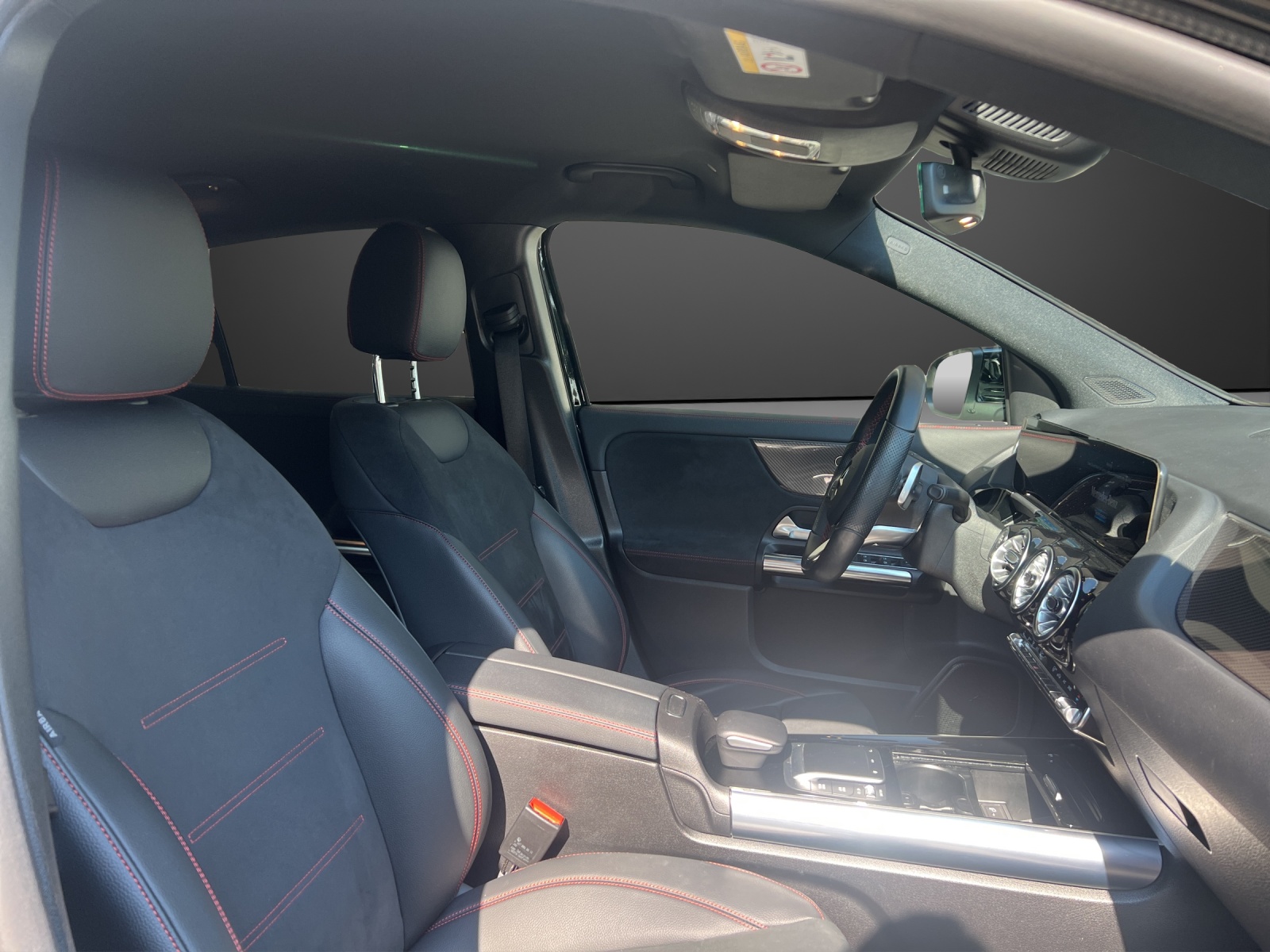MERCEDES-BENZ GLA 250 4Matic AMG Line 8G-DCT-image-12