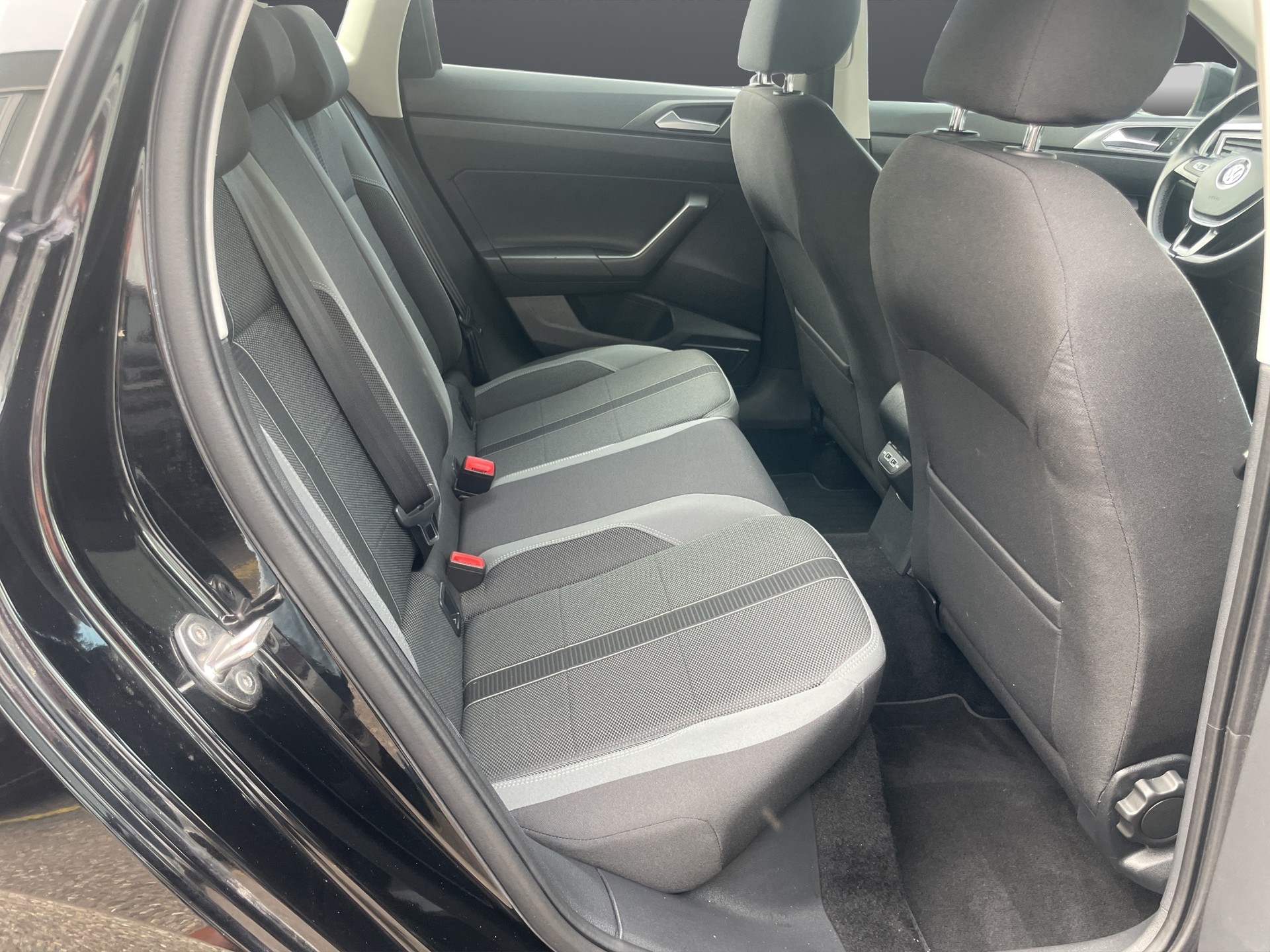 VW Polo 1.6 TDI Highline-image-8