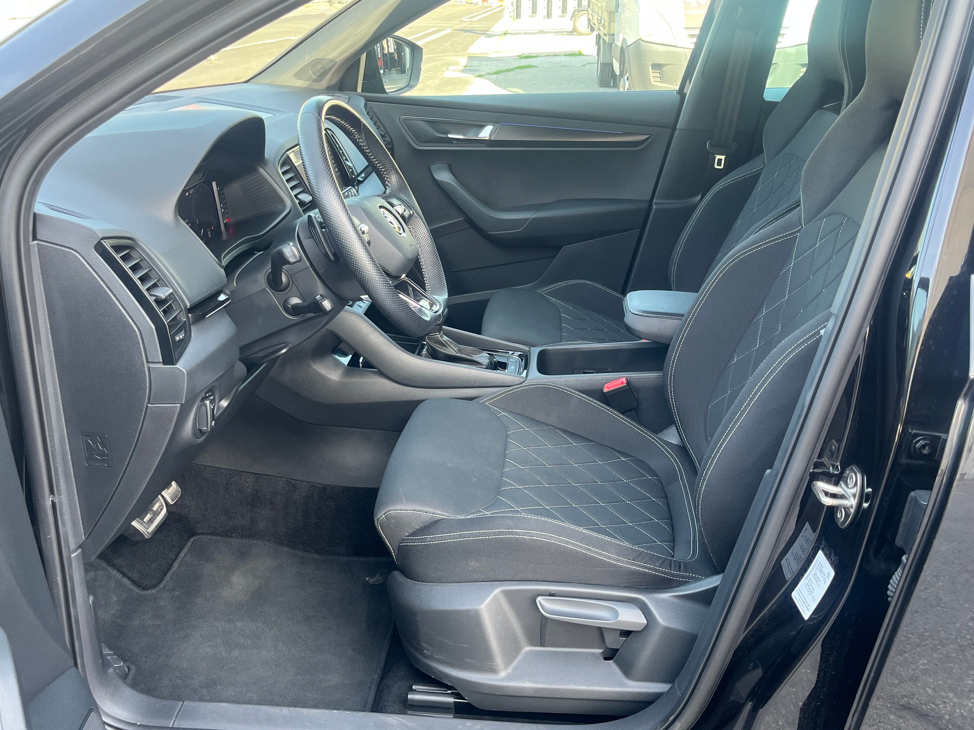 SKODA Karoq 2.0 TSI SportLine 4x4 DSG-image-5