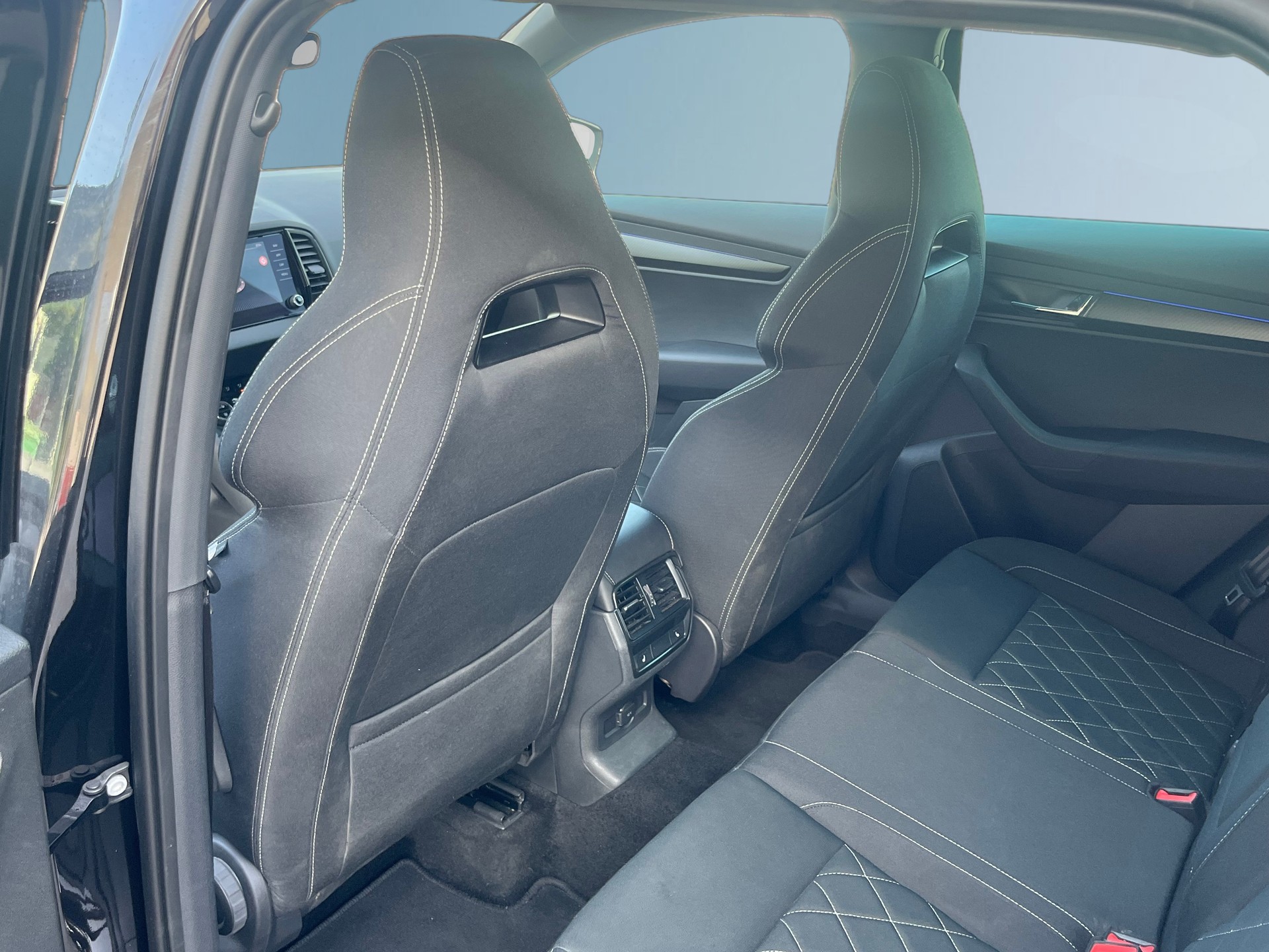 SKODA Karoq 2.0 TSI SportLine 4x4 DSG-image-7