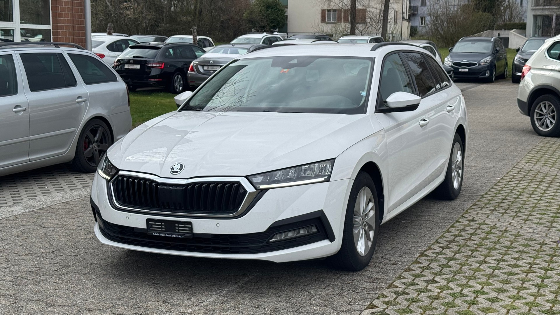 SKODA Octavia Combi 2.0 TDI Ambition-image-1