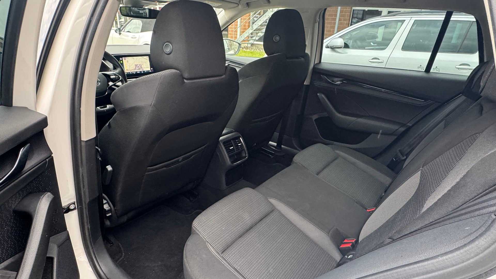 SKODA Octavia Combi 2.0 TDI Ambition-image-6