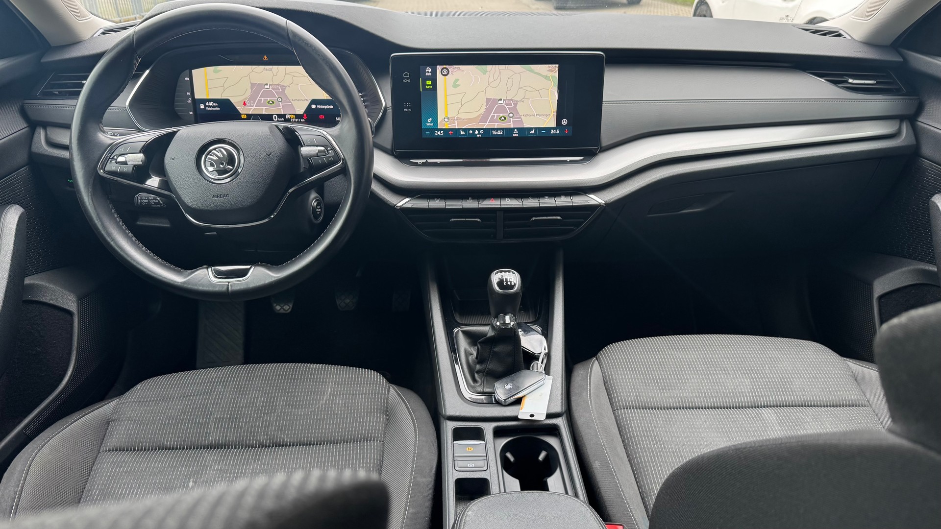 SKODA Octavia Combi 2.0 TDI Ambition-image-7