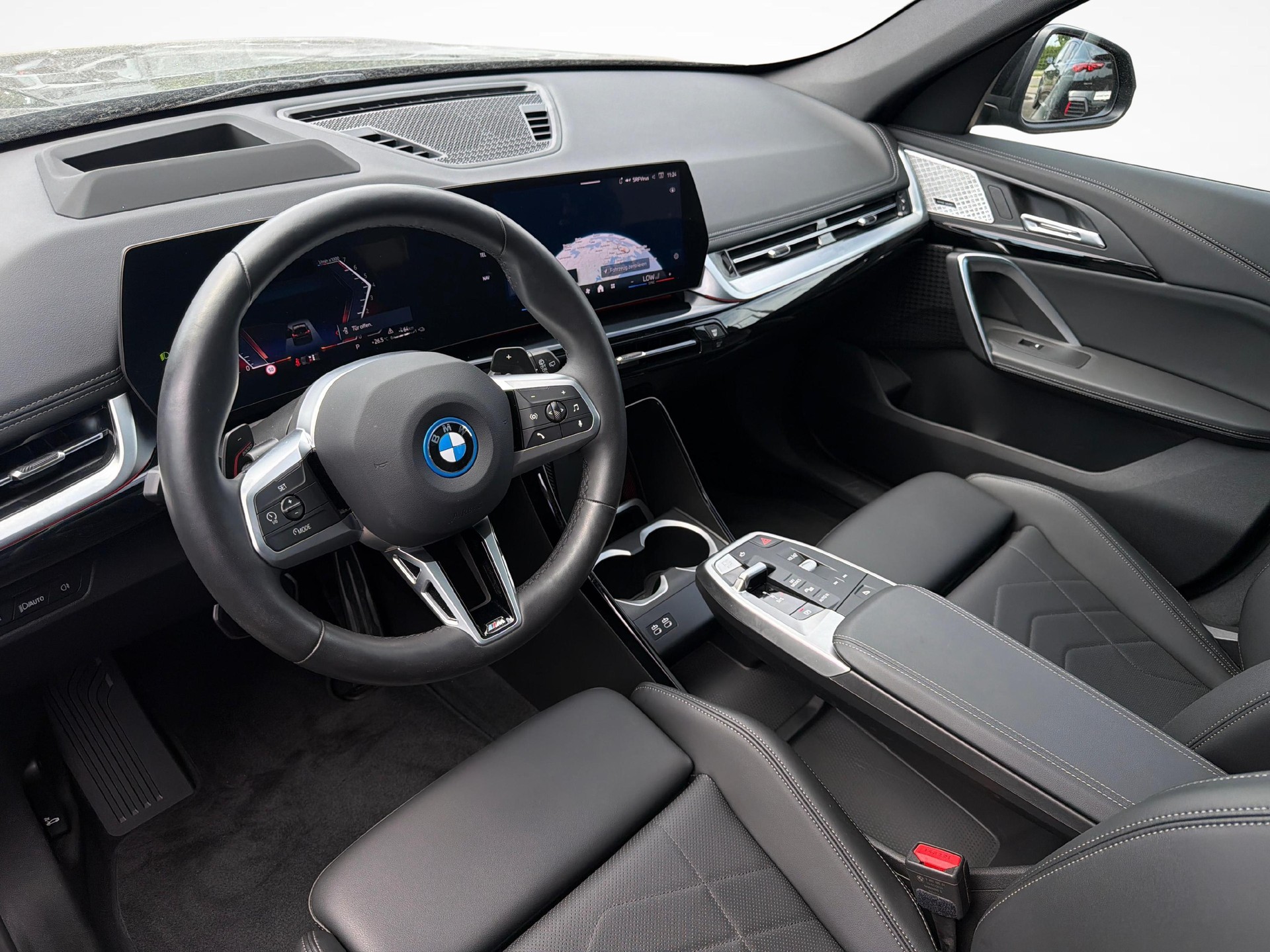 BMW X1 25e xDrive paddles-image-11