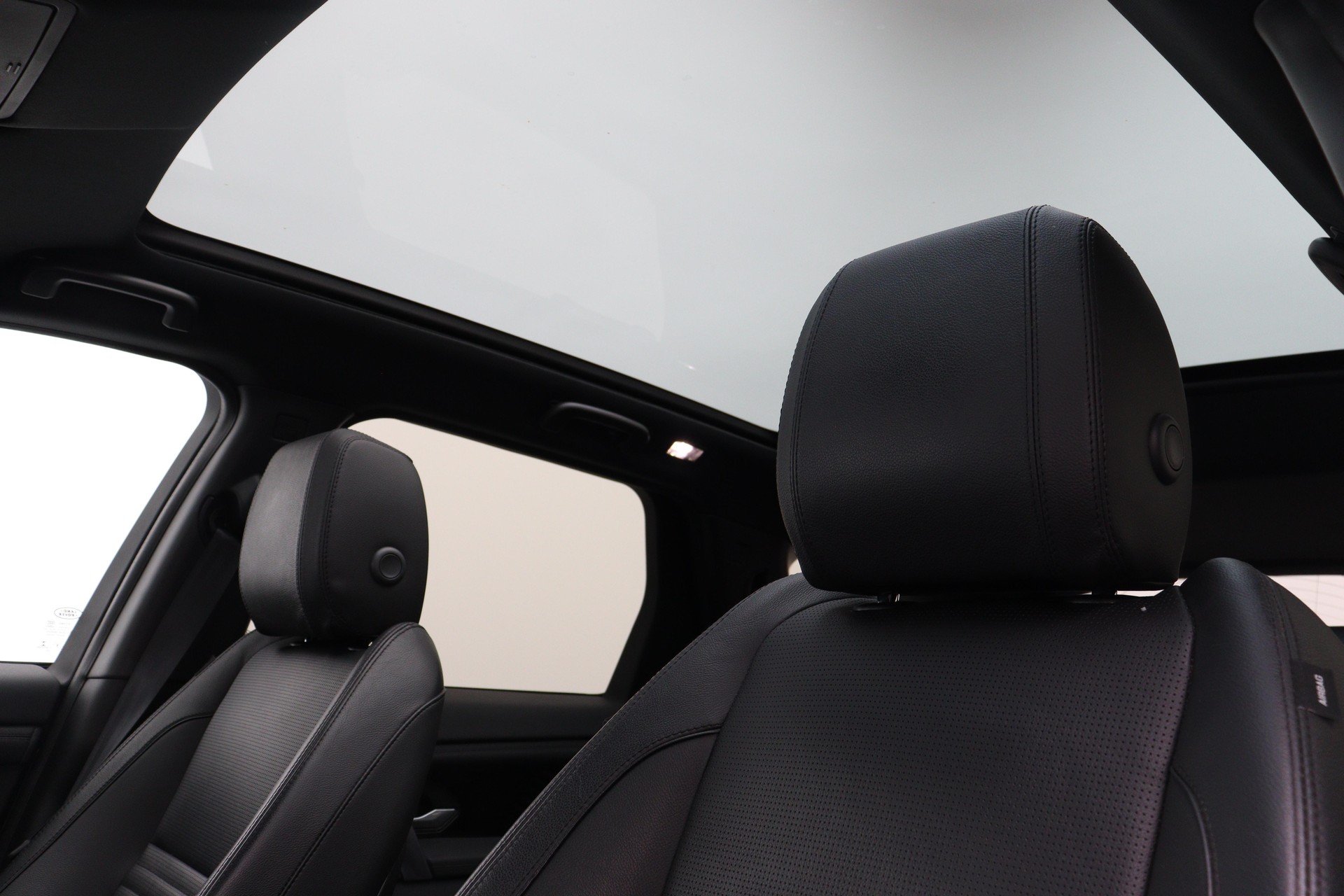 LAND ROVER Discovery Sport 2.0 TD4 180 SE-image-11