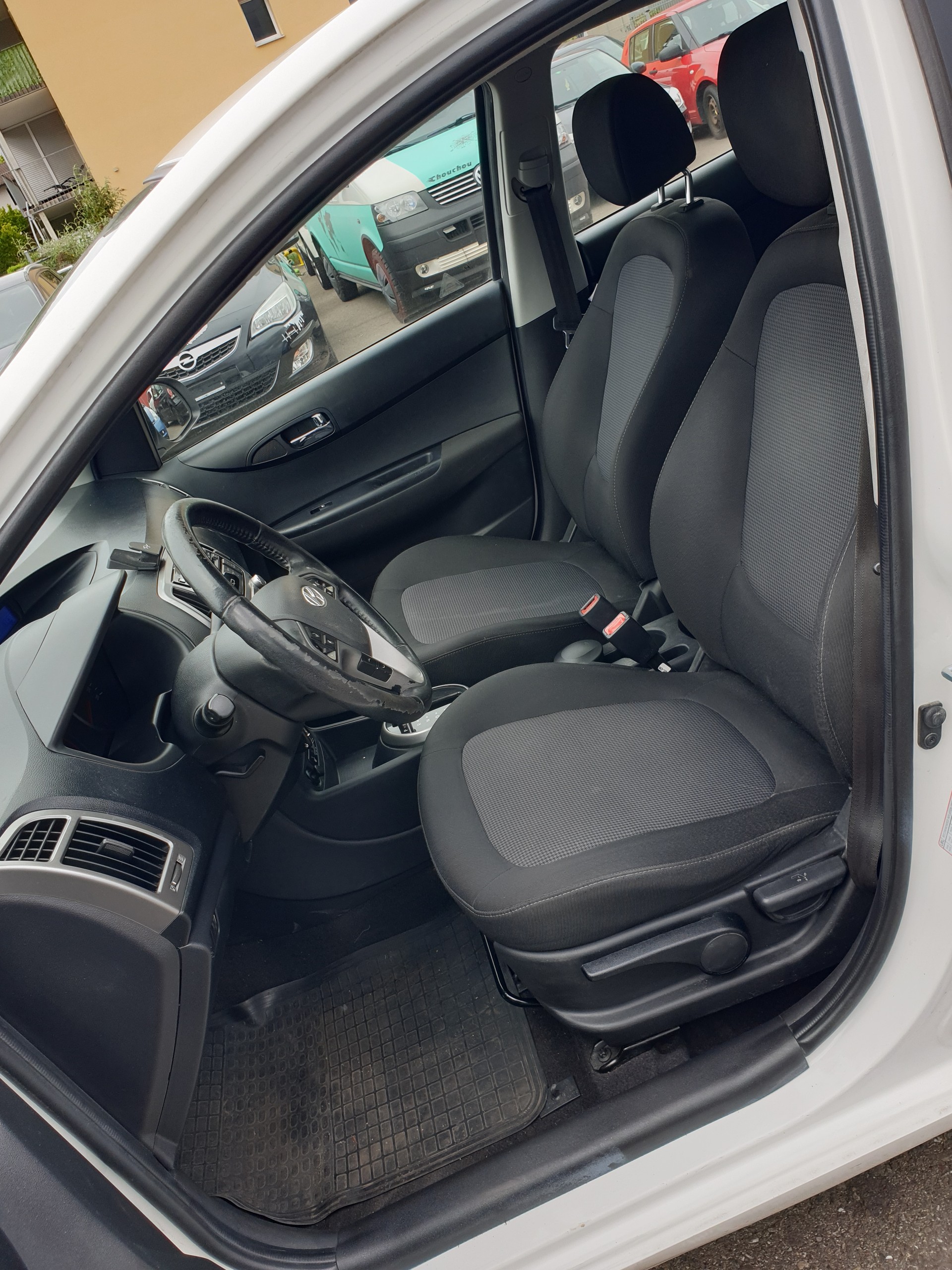 HYUNDAI i20 1.4 Style Automatic-image-11