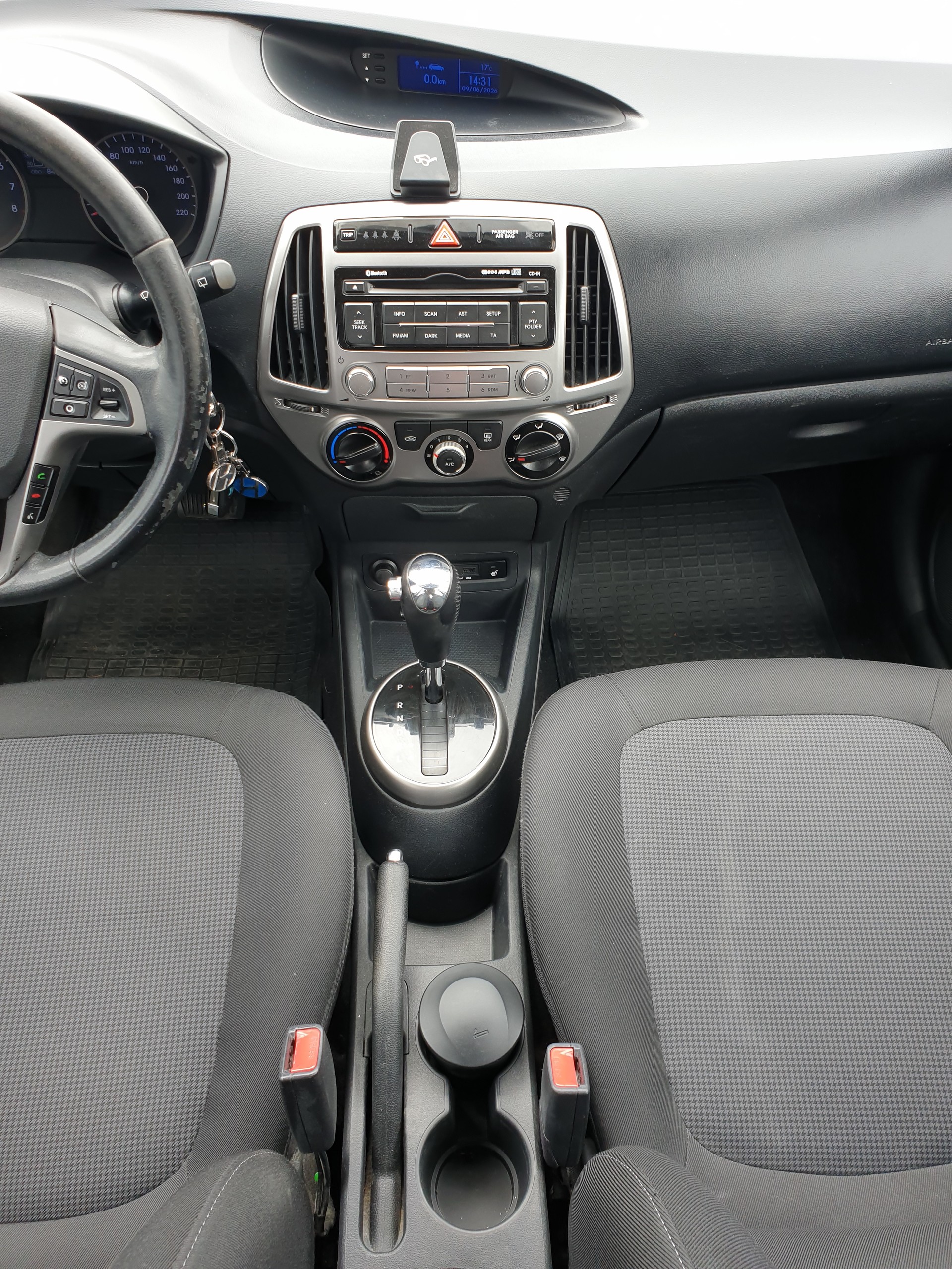 HYUNDAI i20 1.4 Style Automatic-image-10