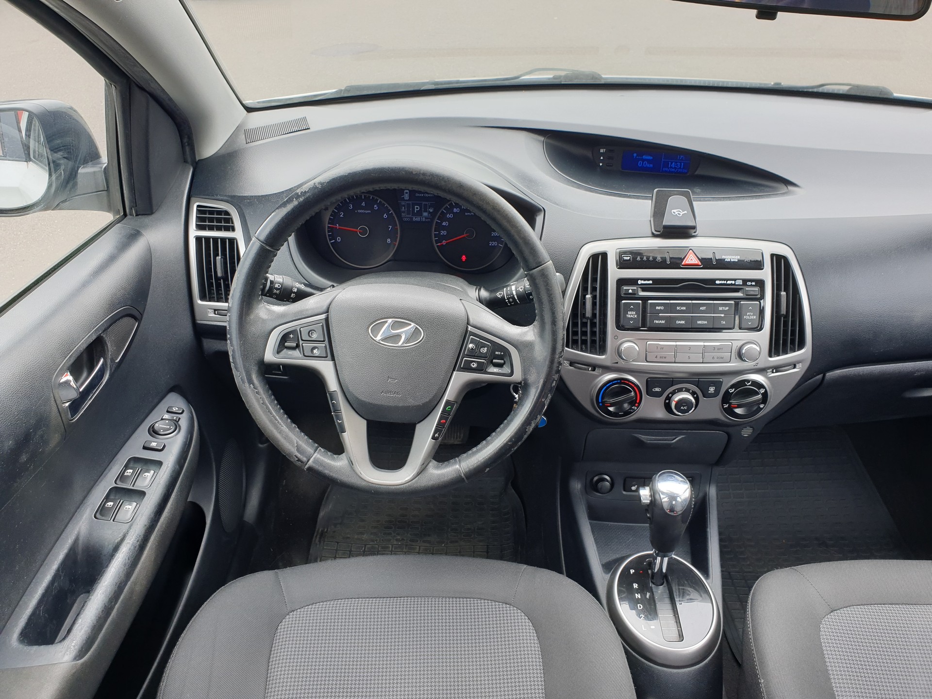 HYUNDAI i20 1.4 Style Automatic-image-9