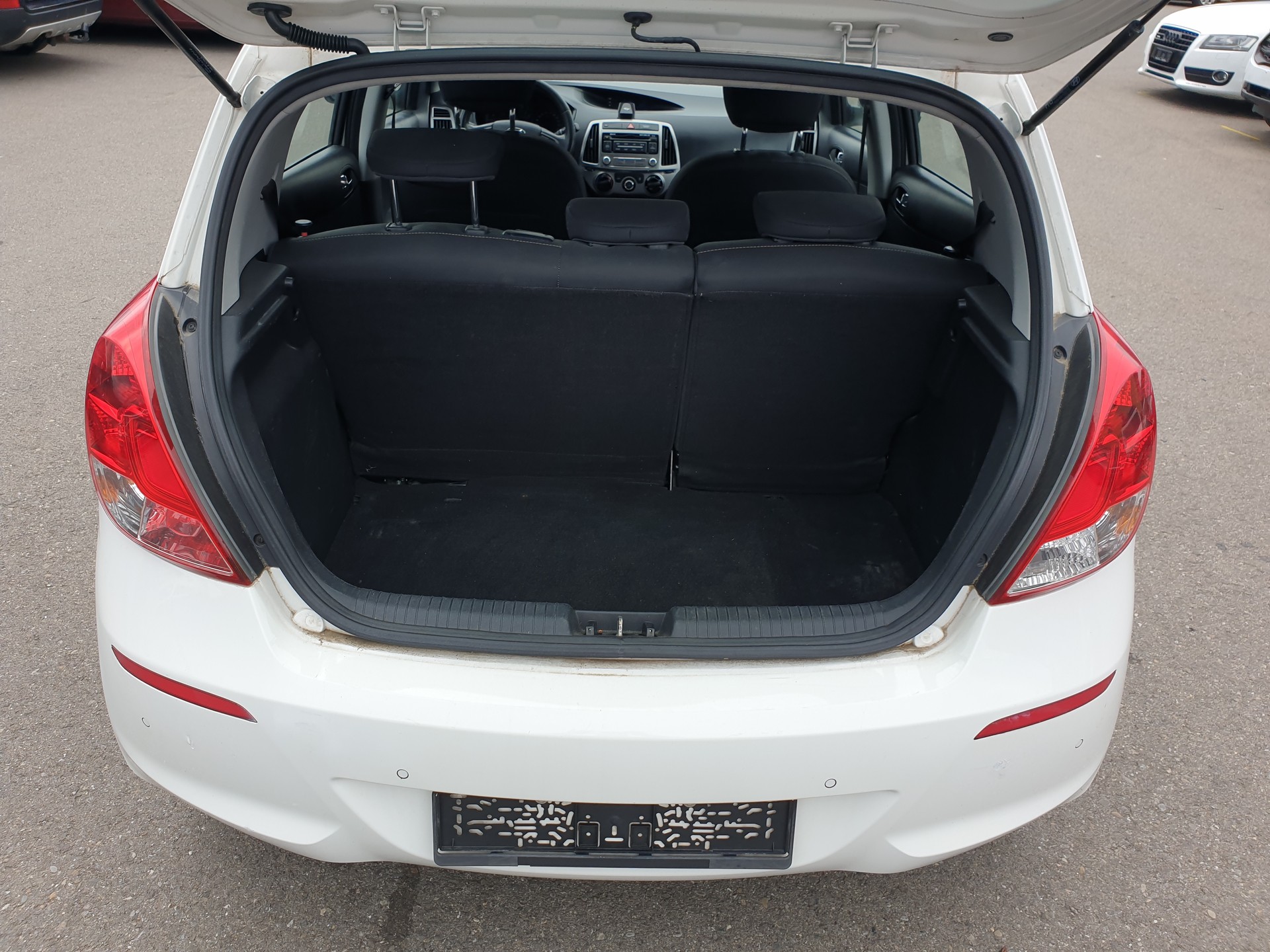 HYUNDAI i20 1.4 Style Automatic-image-13