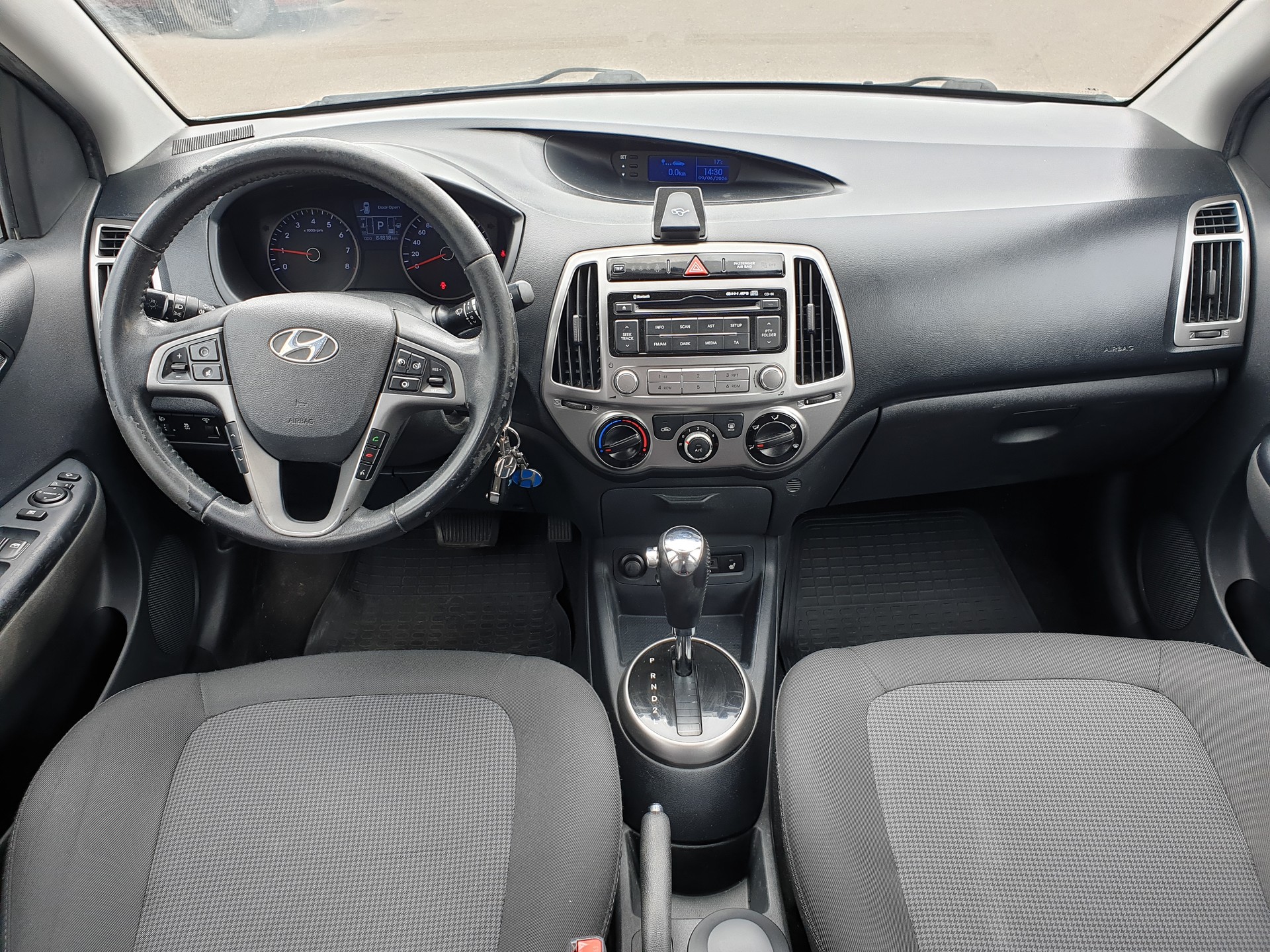 HYUNDAI i20 1.4 Style Automatic-image-8