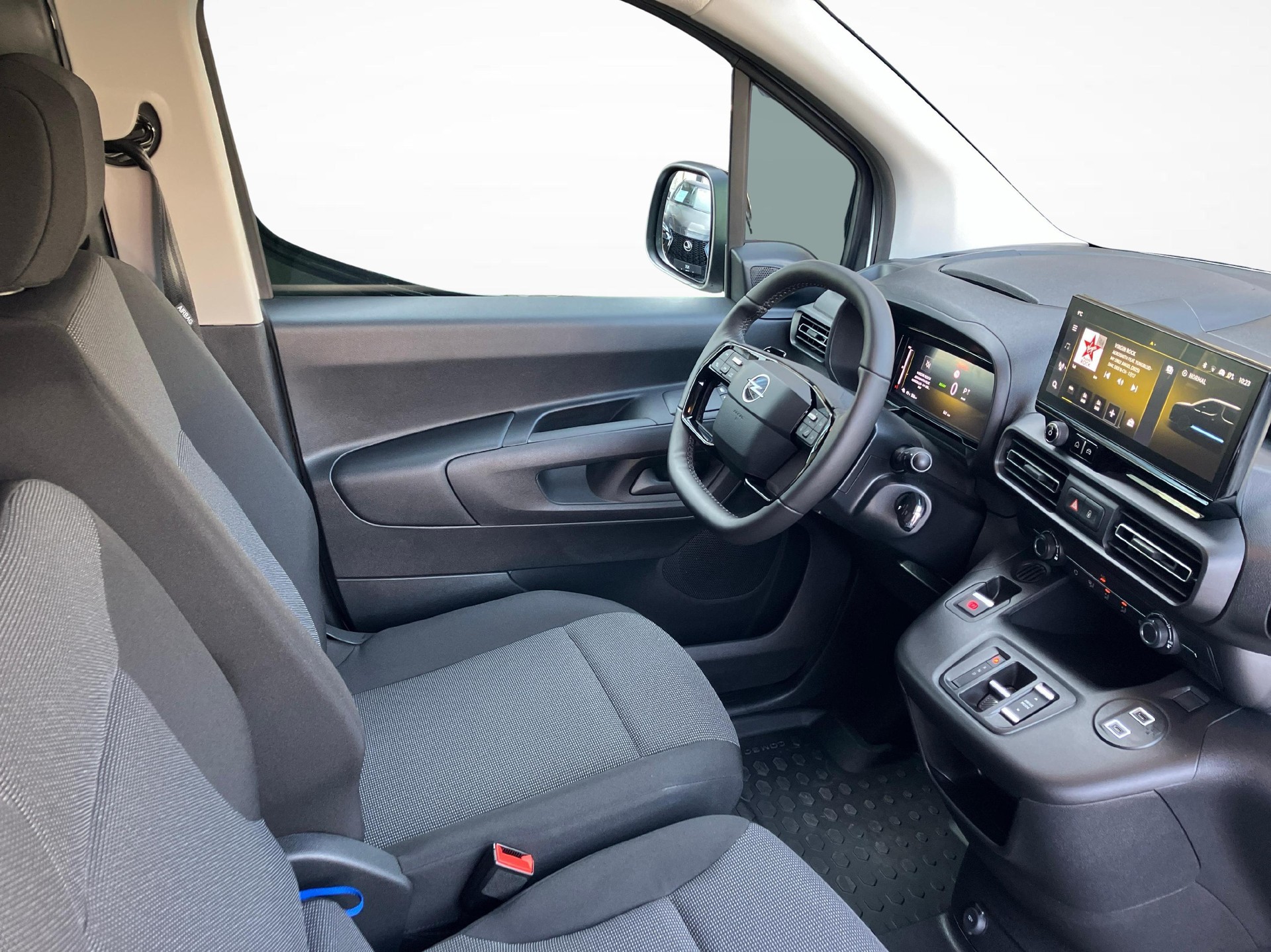 OPEL Combo-e Cargo 2.4 t Electric-image-9