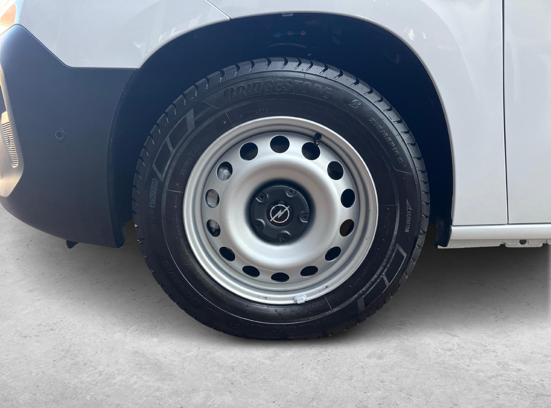 OPEL Combo-e Cargo 2.4 t Electric-image-14