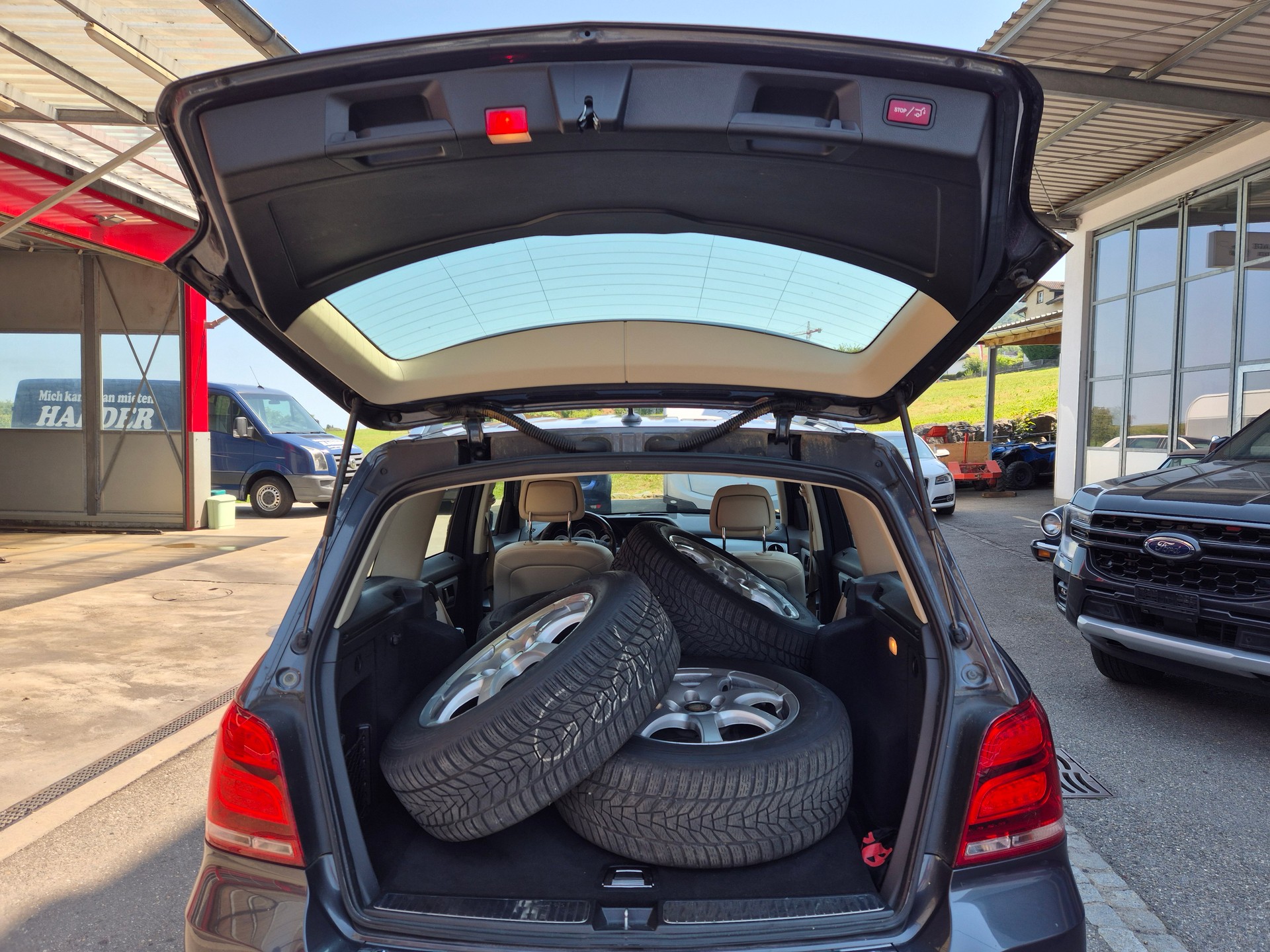 MERCEDES-BENZ GLK 220 BlueTEC Swiss Star Ed. 4Matic 7G-Tronic-image-3
