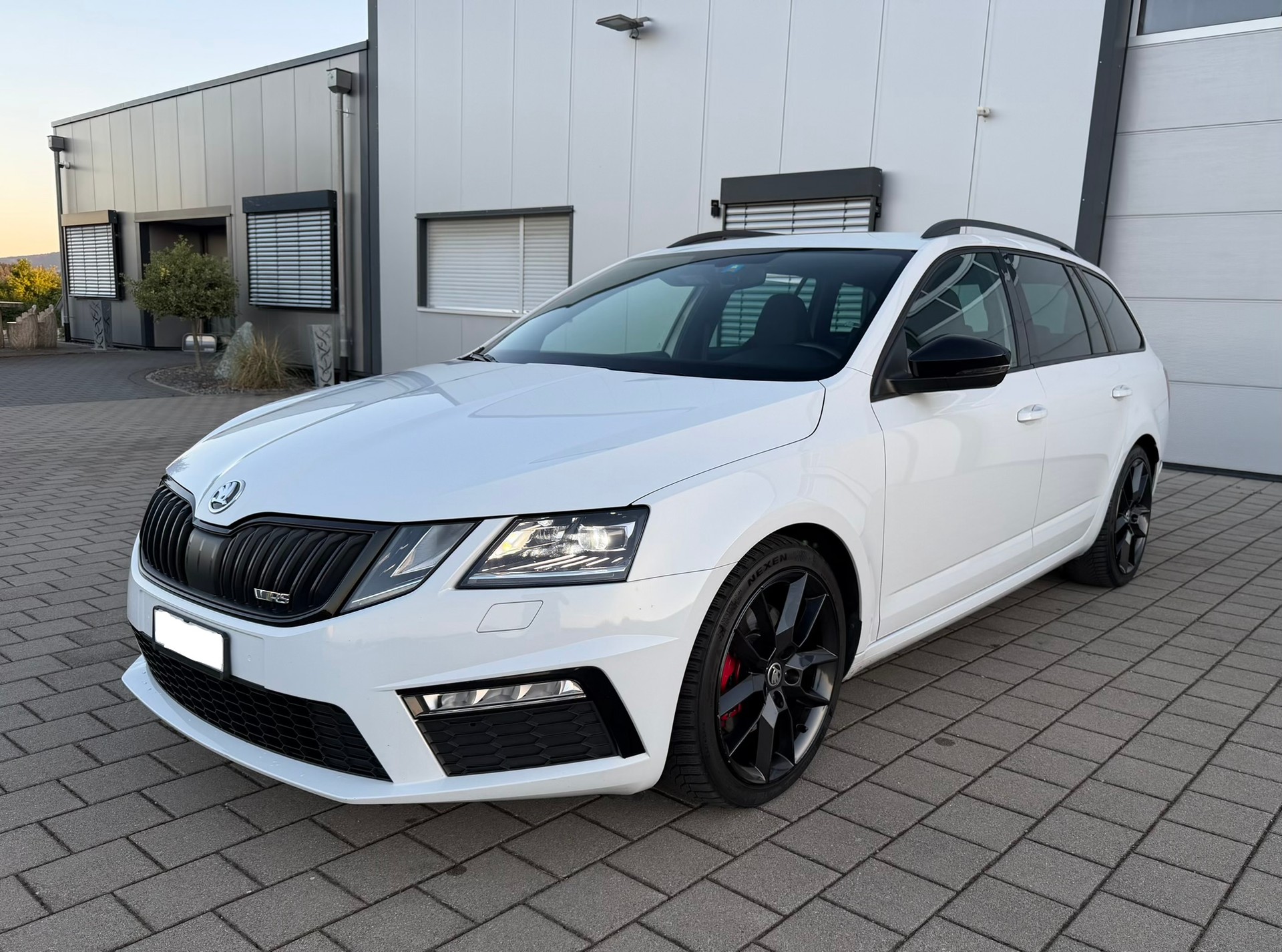 SKODA 2.0 TDI 184 RS 4x4 DSG-image-0