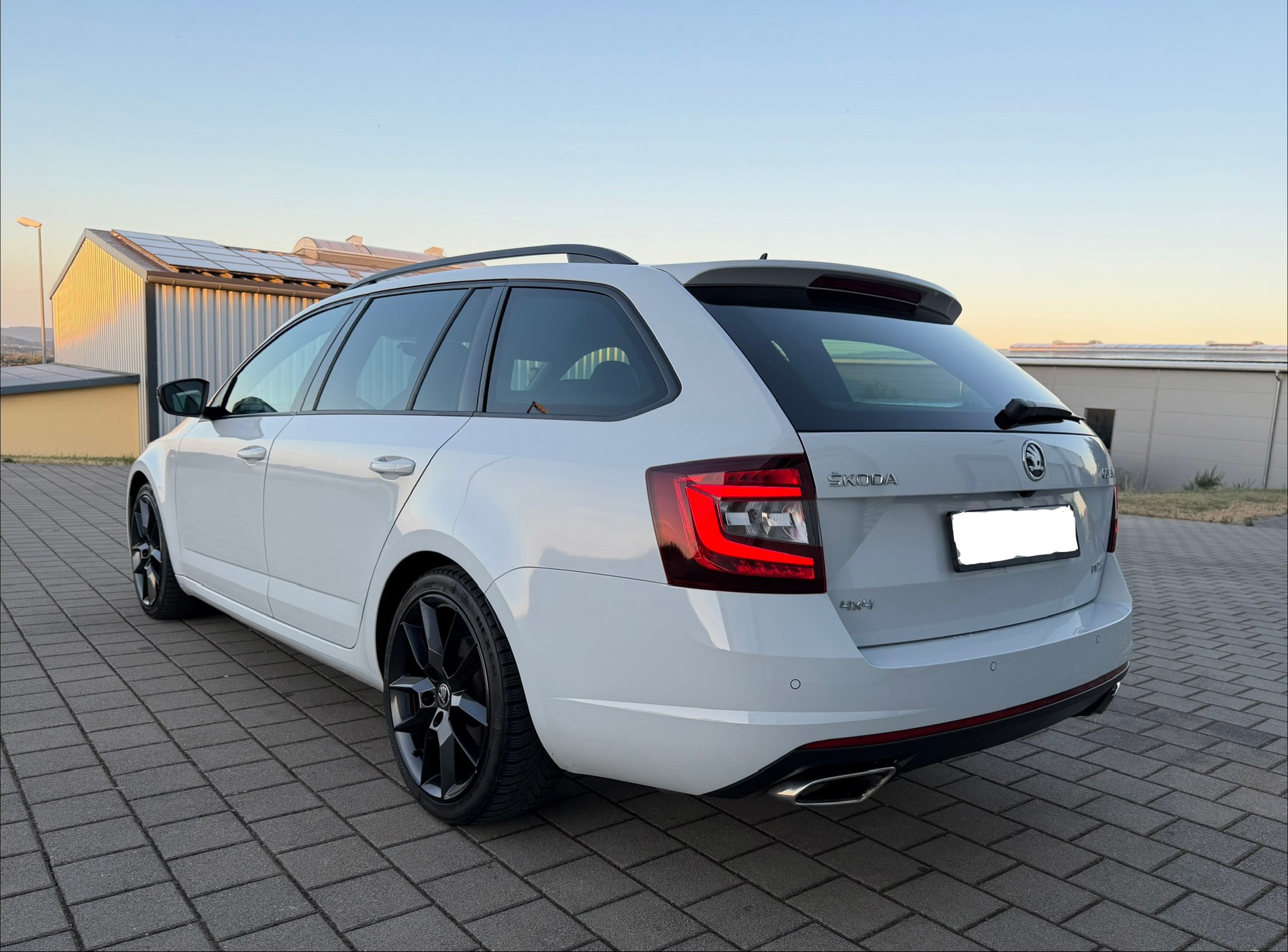 SKODA 2.0 TDI 184 RS 4x4 DSG-image-1
