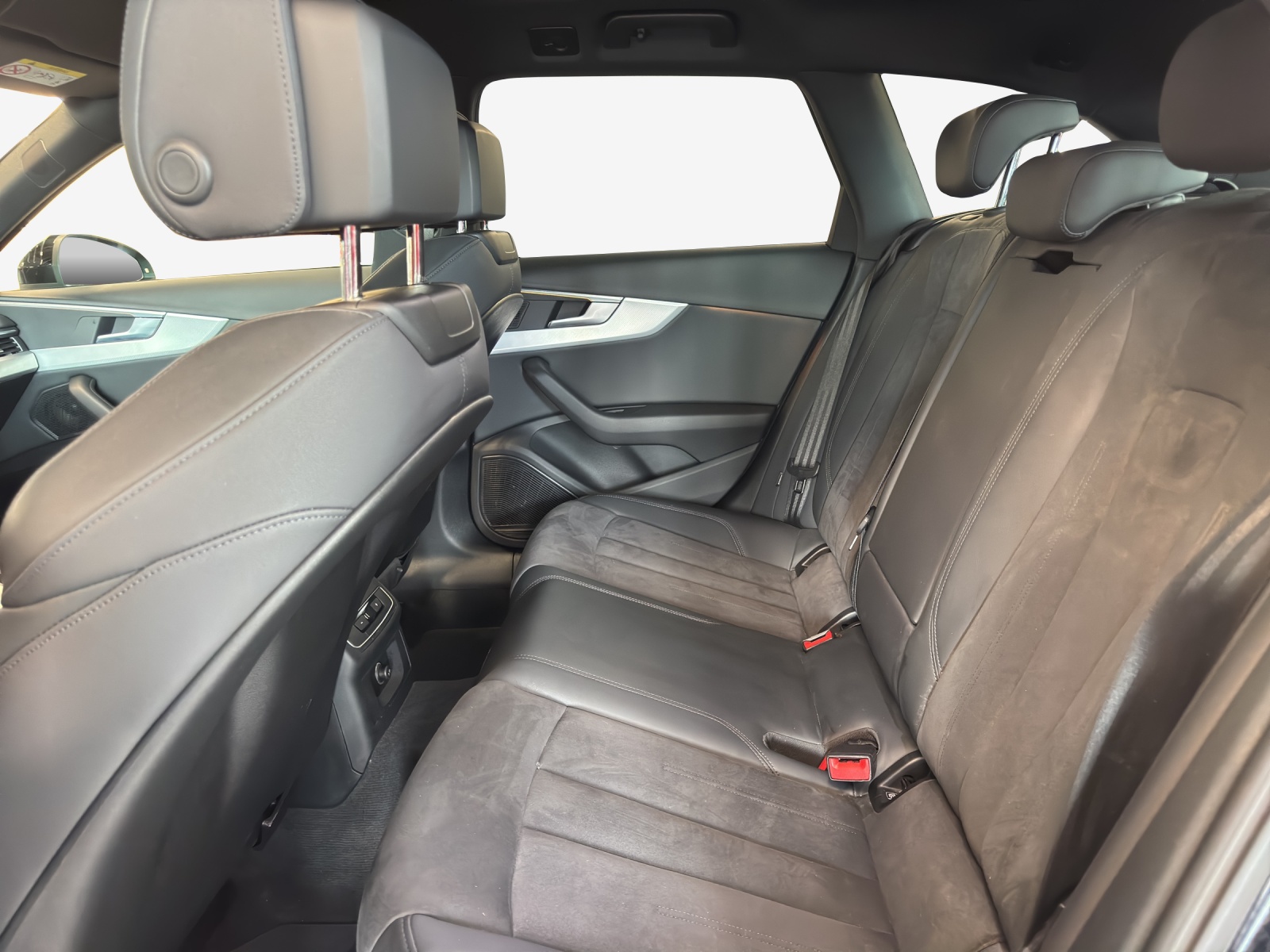 AUDI A4 Avant 40 TDI advanced Attraction quattro S-tronic-image-11