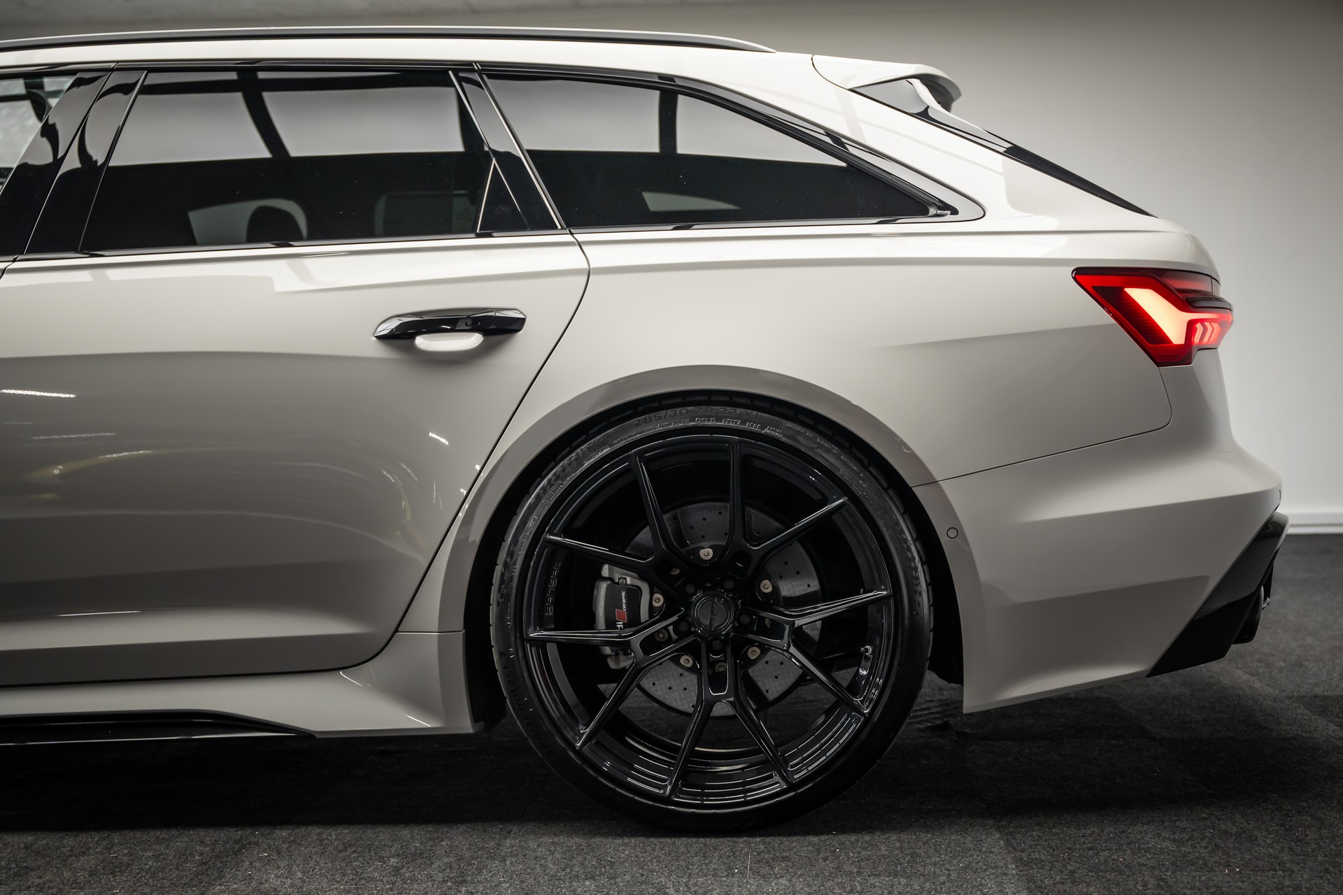 AUDI * RS6 AVANT * INDIVIDUALLACKIERUNG PORSCHE KREIDE * V-MAX 305 KM/H * LEASING AB 754.- *-image-2