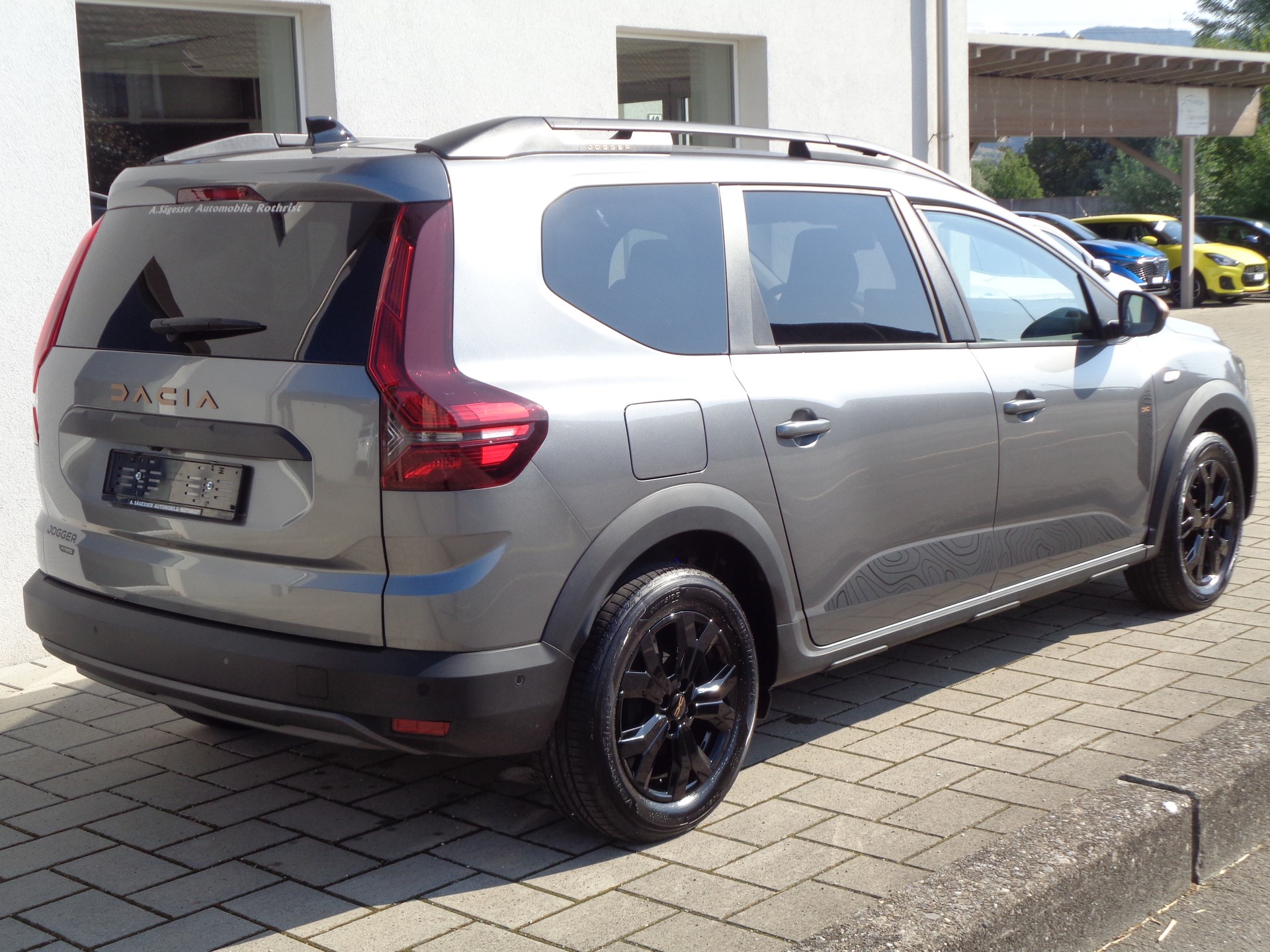 DACIA Jogger HEV 140 Extreme+-image-1