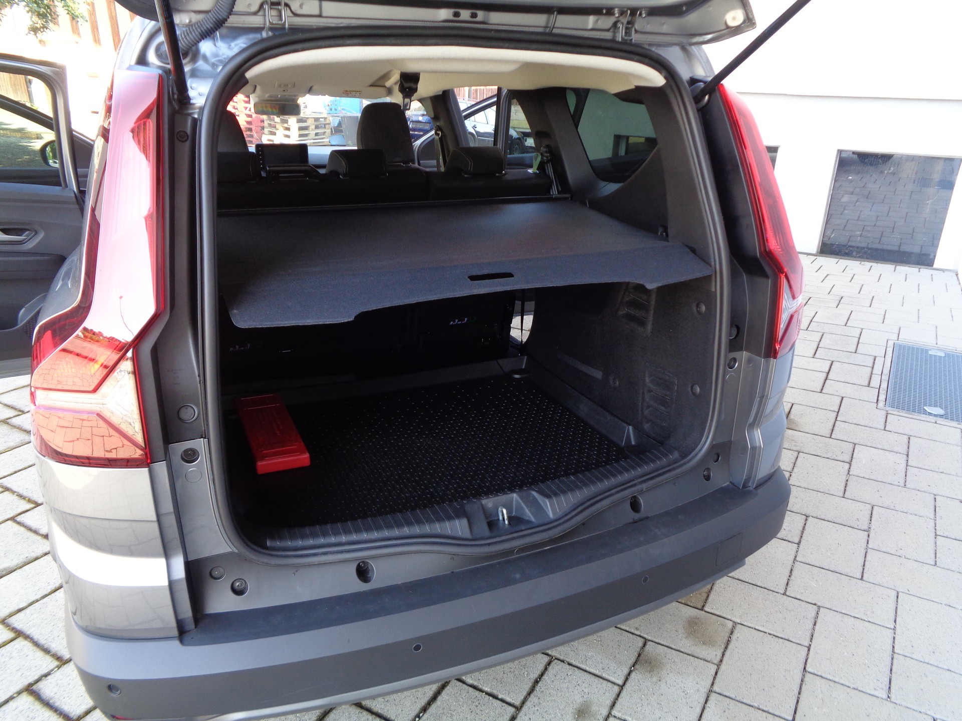 DACIA Jogger HEV 140 Extreme+-image-14