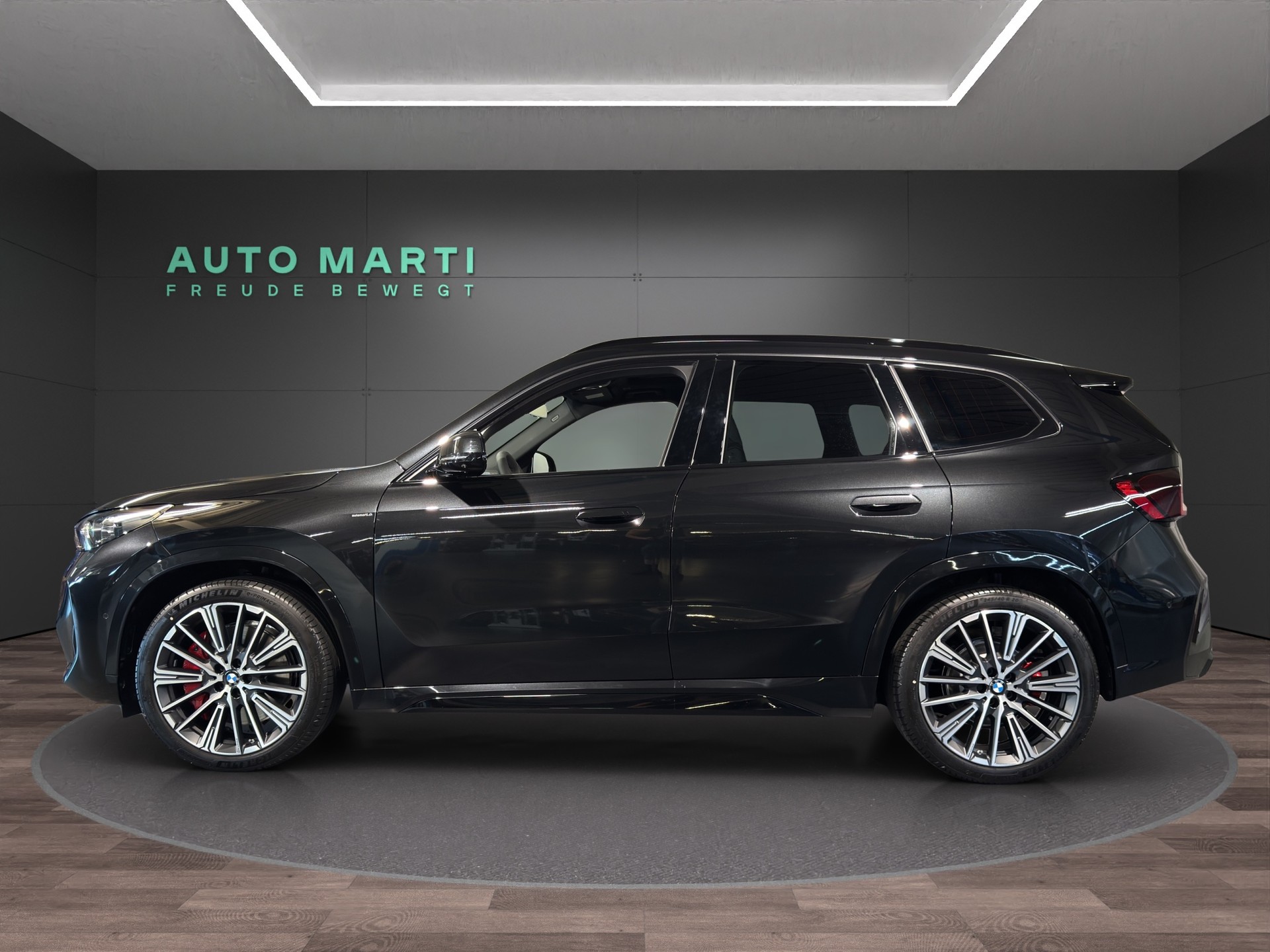 BMW X1 23i xDrive-image-1