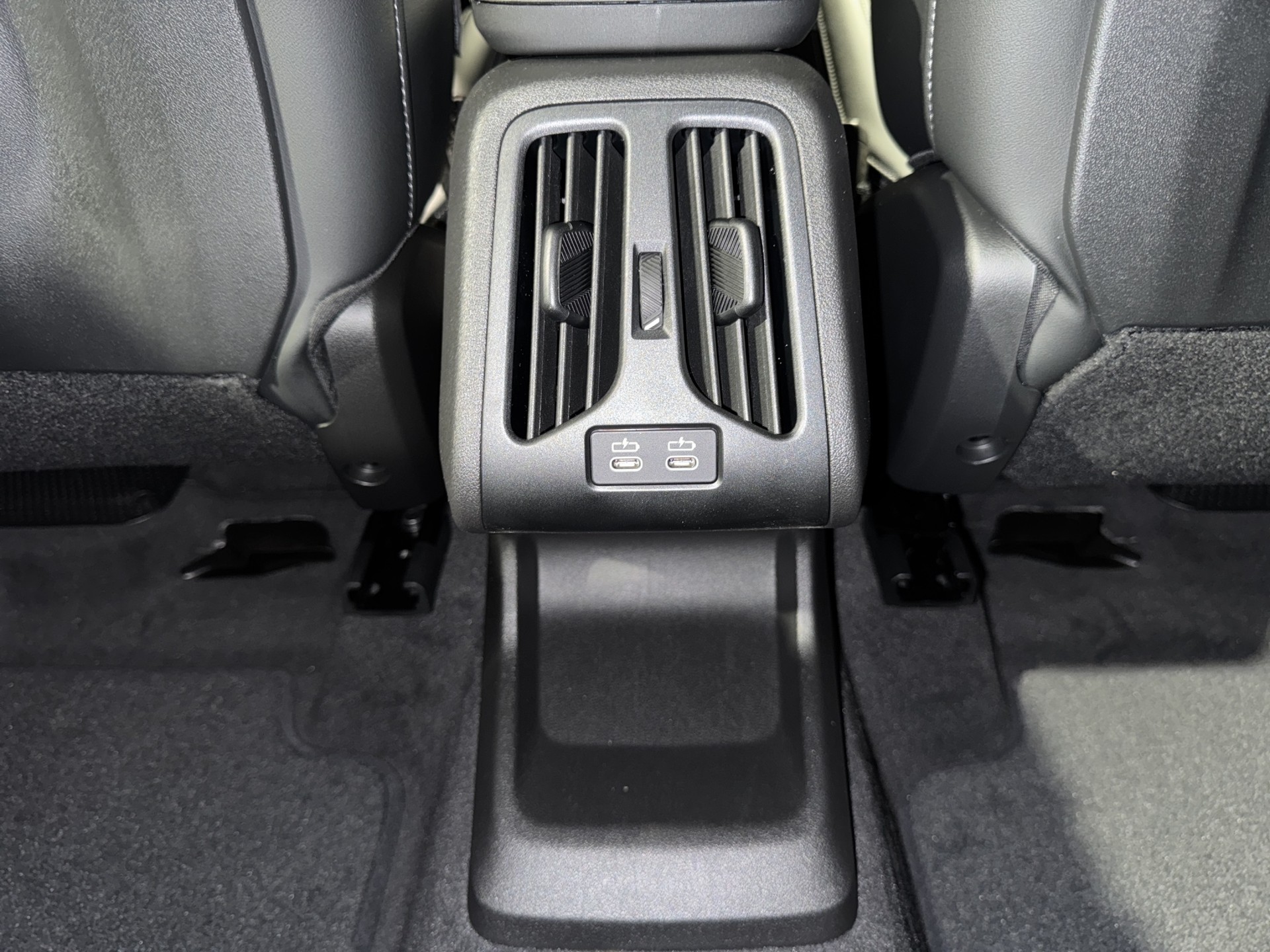 BMW X1 23i xDrive-image-10