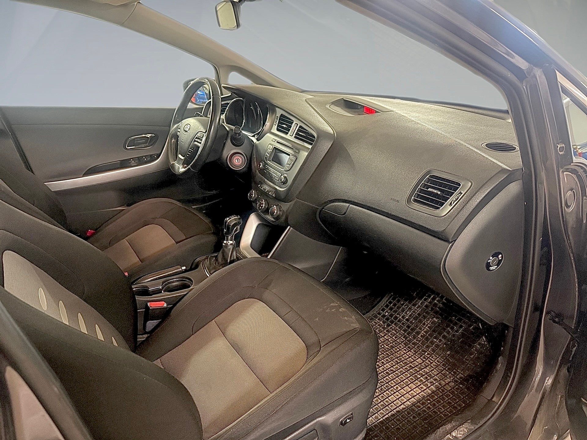 KIA Cee'd Sportswagon 1.6 CRDi Trend-image-9