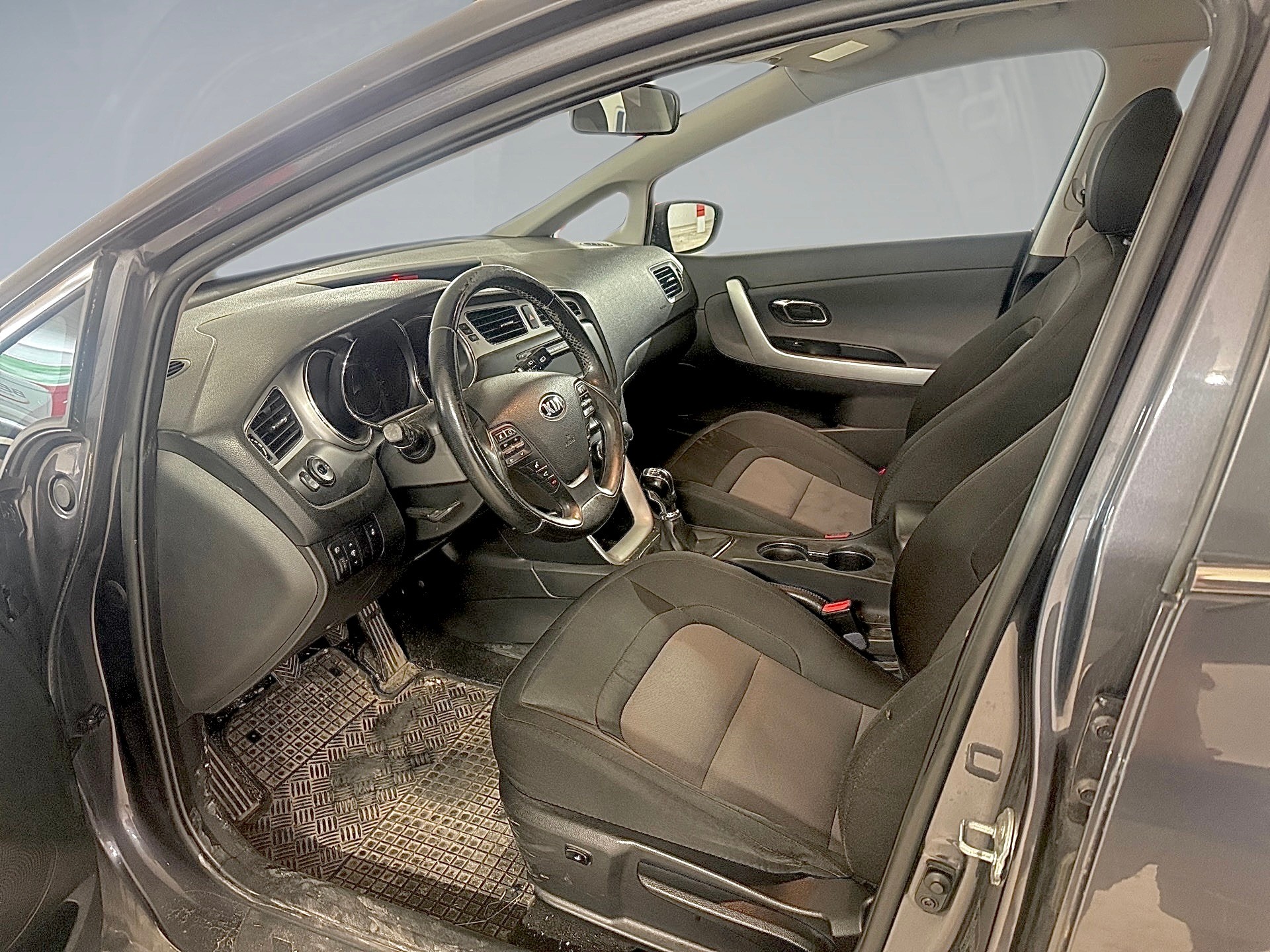 KIA Cee'd Sportswagon 1.6 CRDi Trend-image-8
