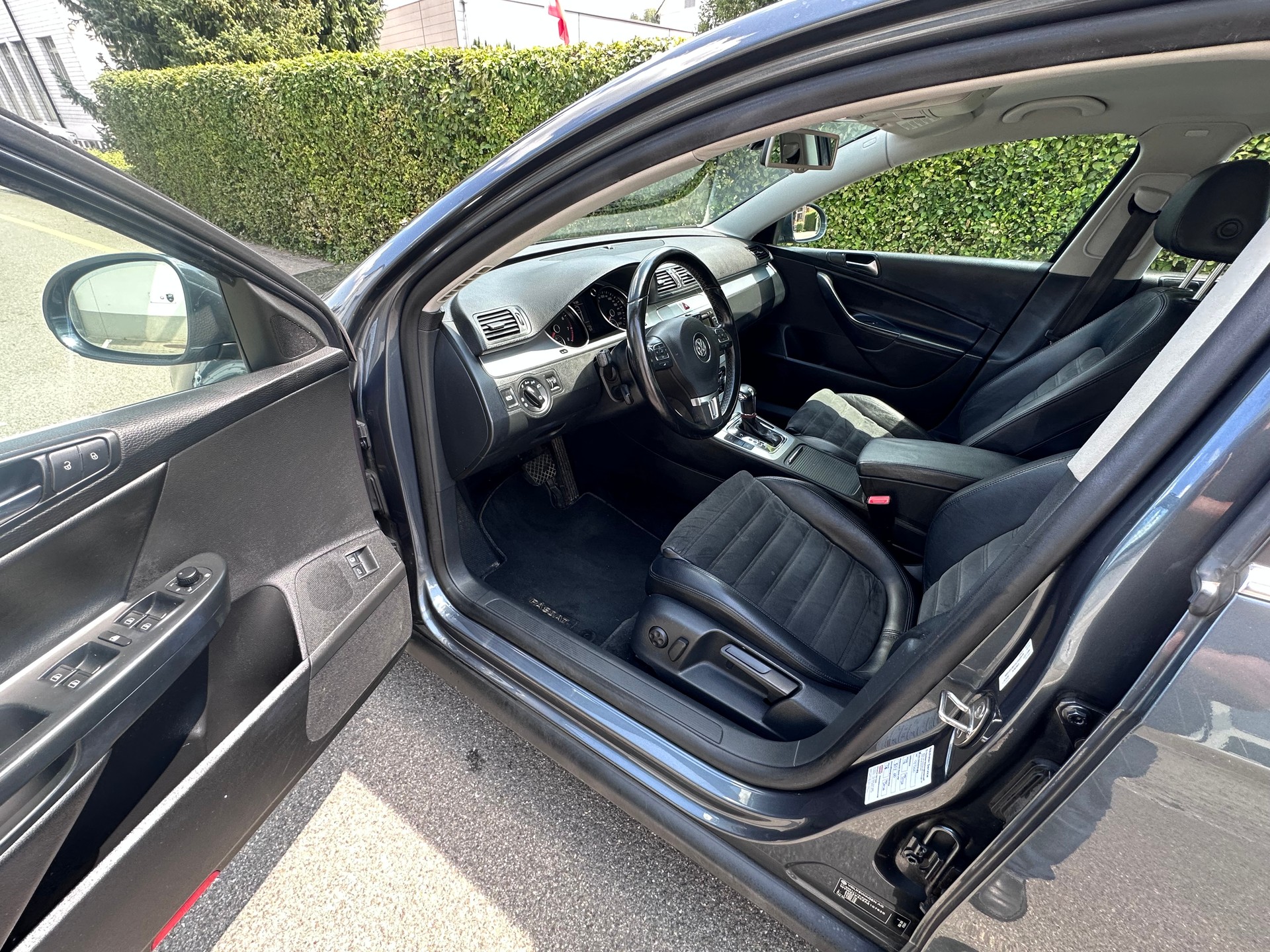 VW Passat Variant 1.4 EcoFuel Highline DSG-image-11