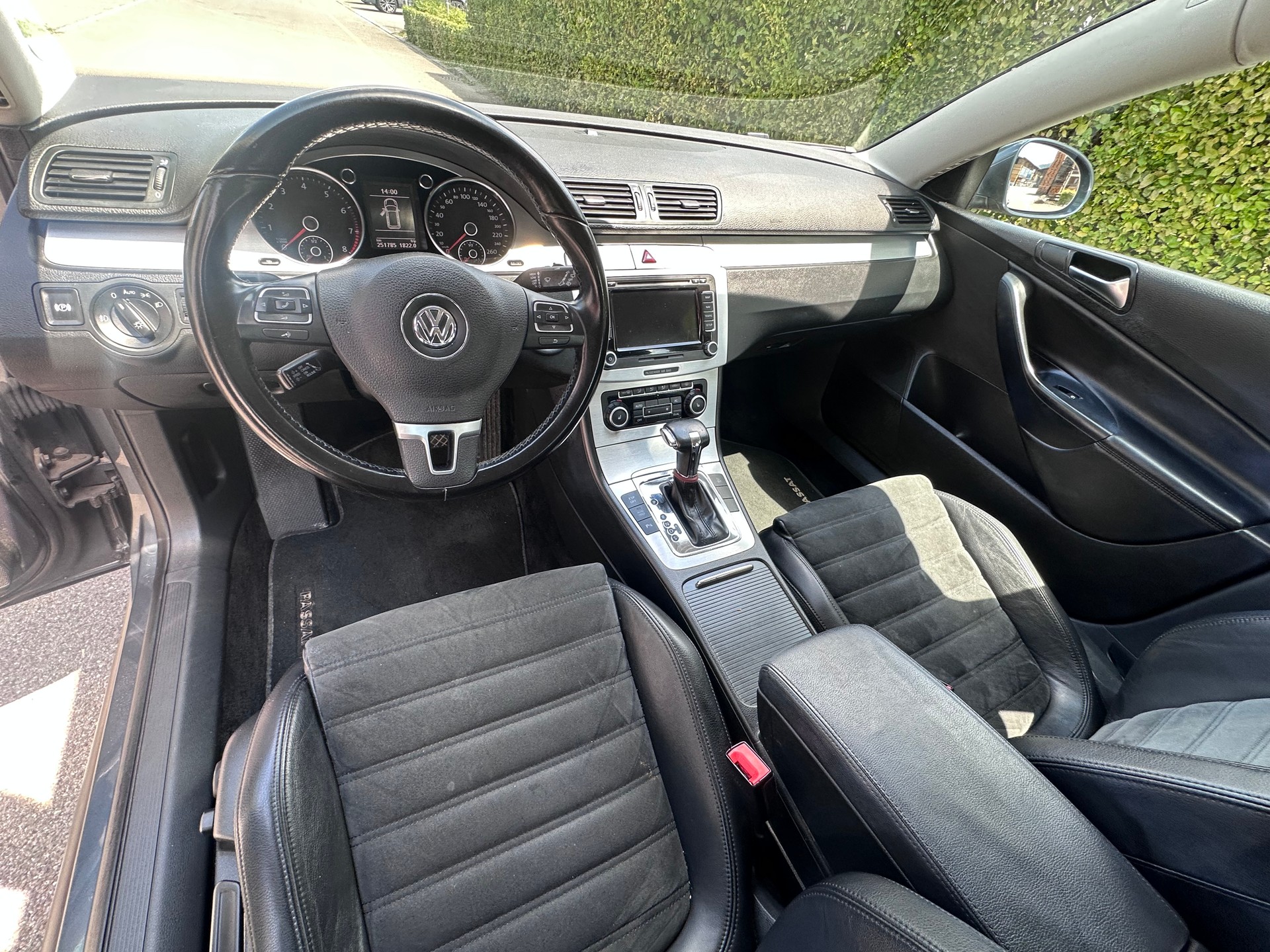 VW Passat Variant 1.4 EcoFuel Highline DSG-image-9