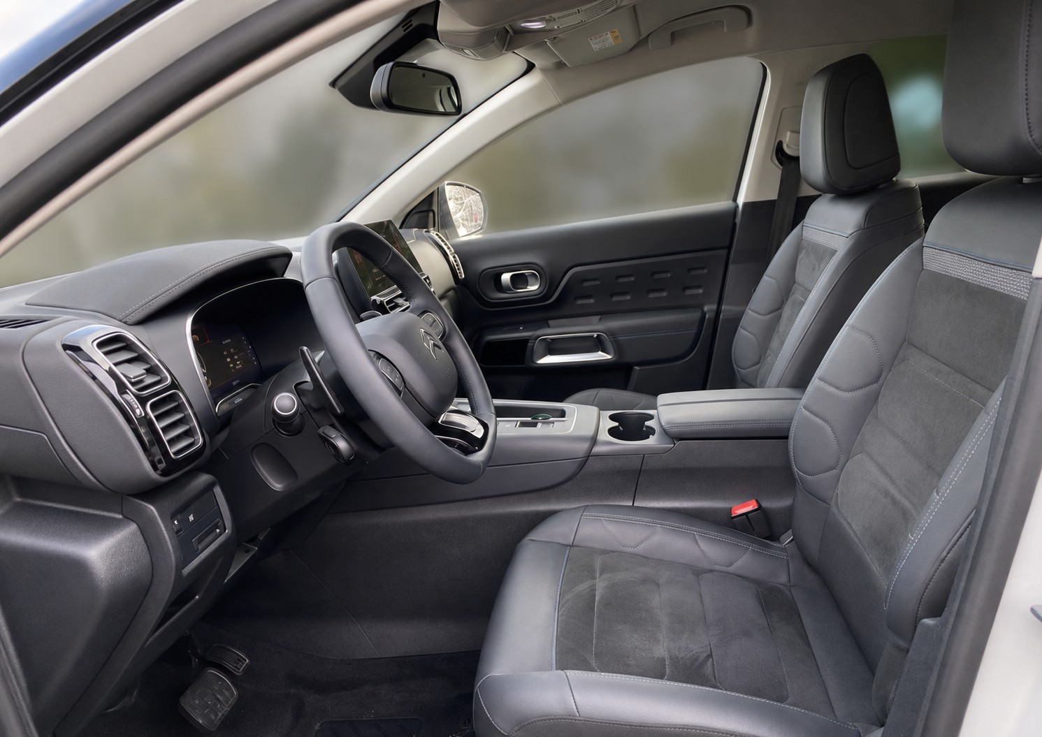 CITROEN C5 Aircross 1.2 HEV Max TOP Ausstattung-image-2