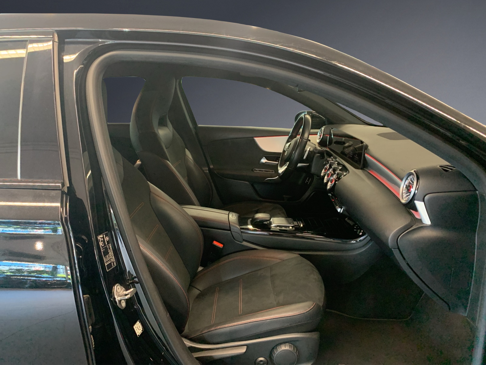 MERCEDES-BENZ A 250 e 8G-DCT-image-6