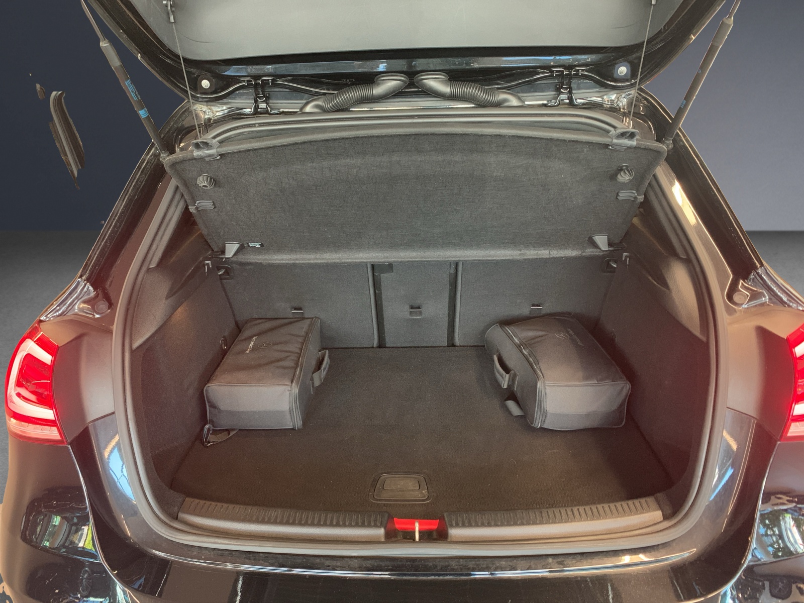 MERCEDES-BENZ A 250 e 8G-DCT-image-13