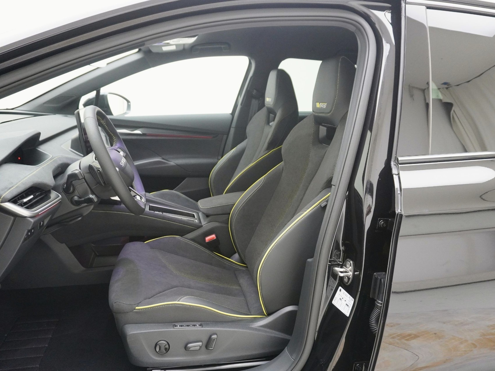 SKODA Enyaq iV RS-Lounge-image-12