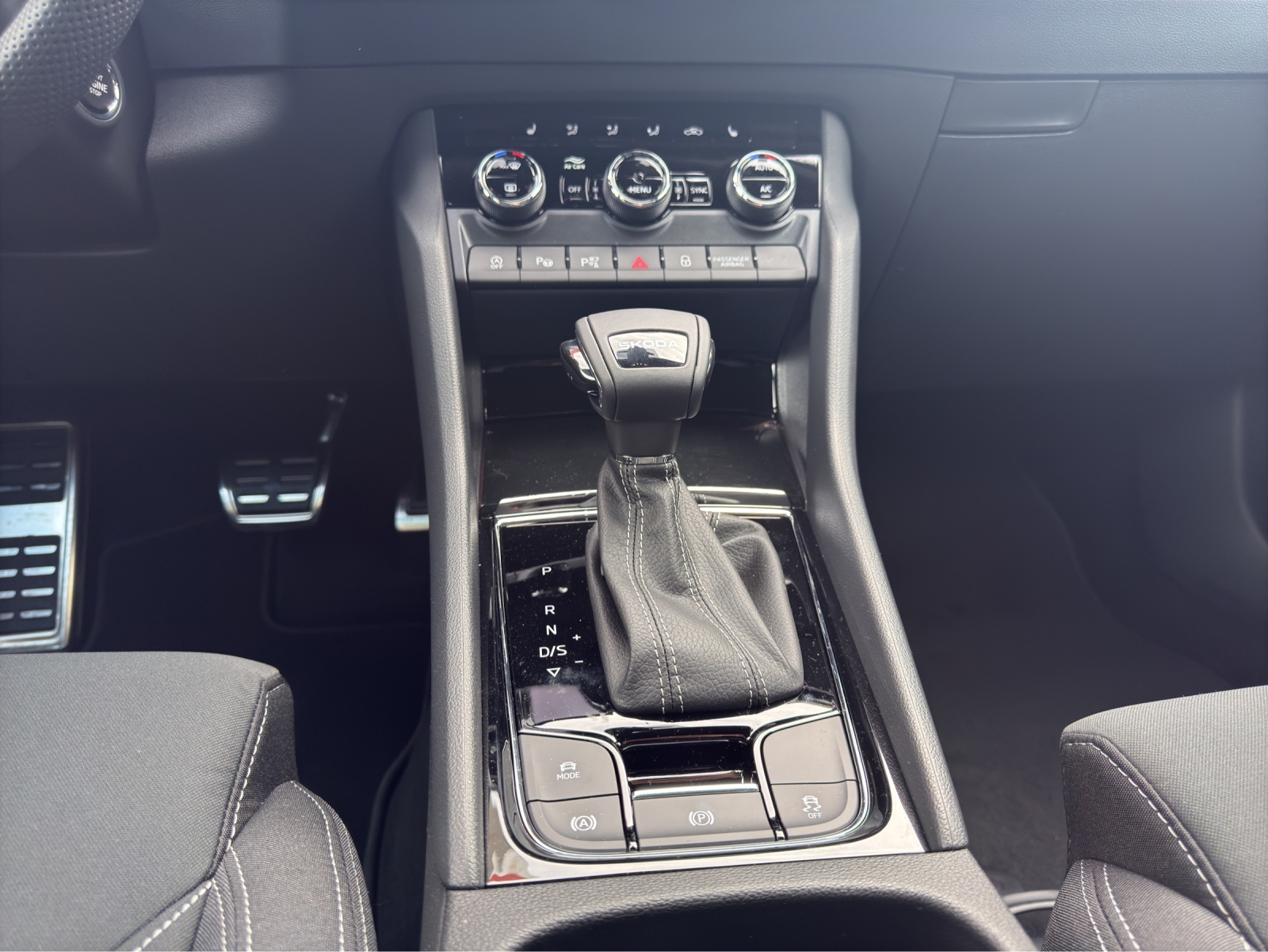 SKODA Karoq 2.0 TSI SportLine 4x4 DSG-image-11