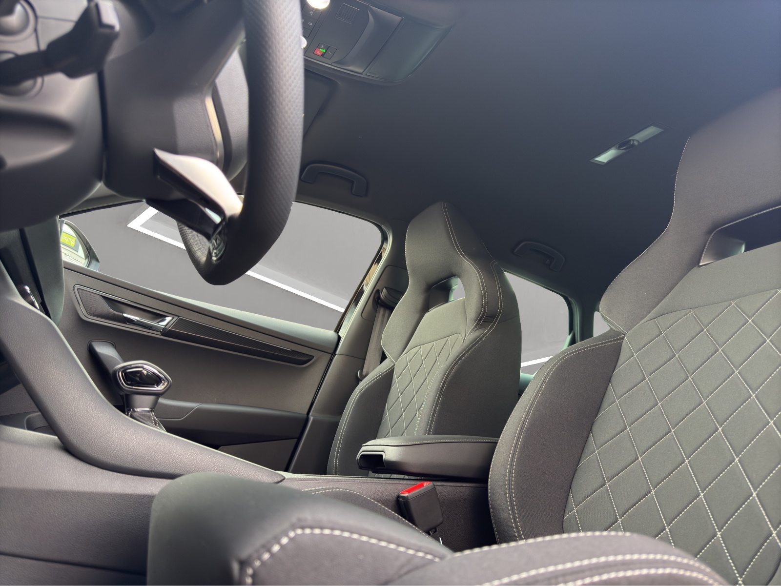 SKODA Karoq 2.0 TSI SportLine 4x4 DSG-image-14