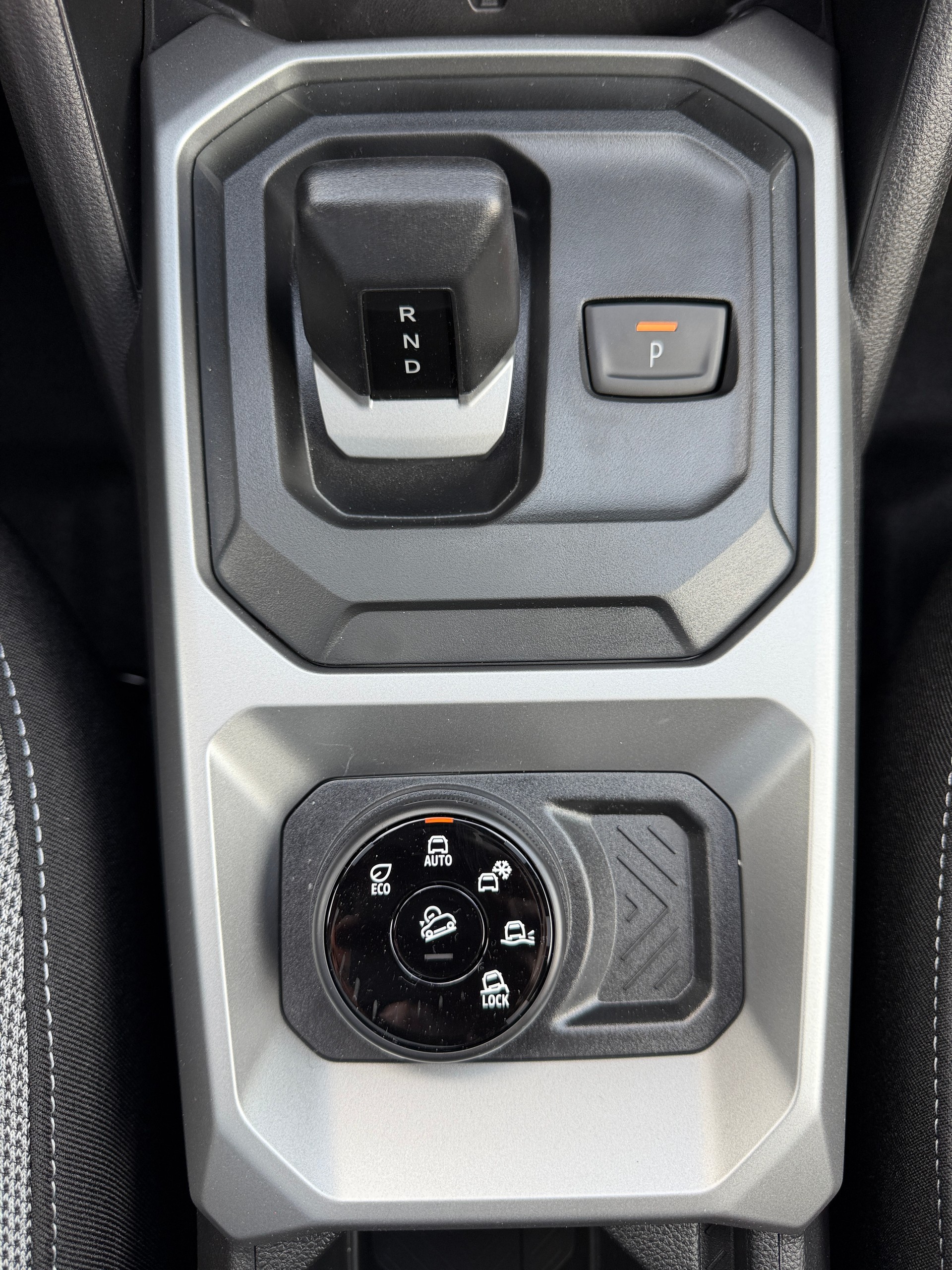 DACIA Duster TCe Hybrid 150 48V Journey 4x4-image-15